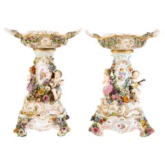 Paire de compotes de centre de table réticulées figuratives néo-rococo de Meissen sur pied