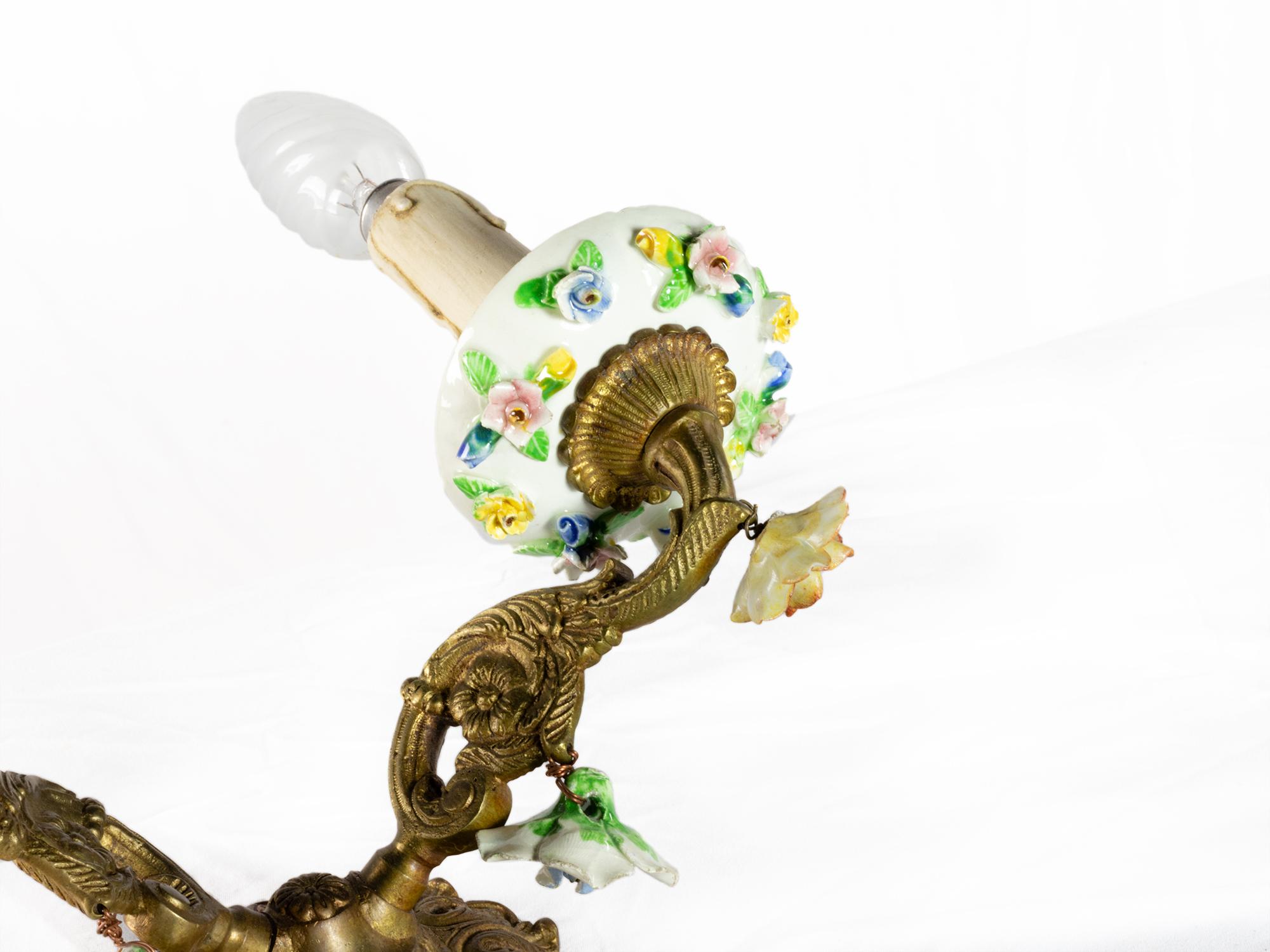 A pair of well preserved Meissen porcelain wall sconses with floral motifs and policromated roses with richly twisted gilded bronze. 
Reviewd recently and in working conditions.

Reviewd recently and in working conditions. 
