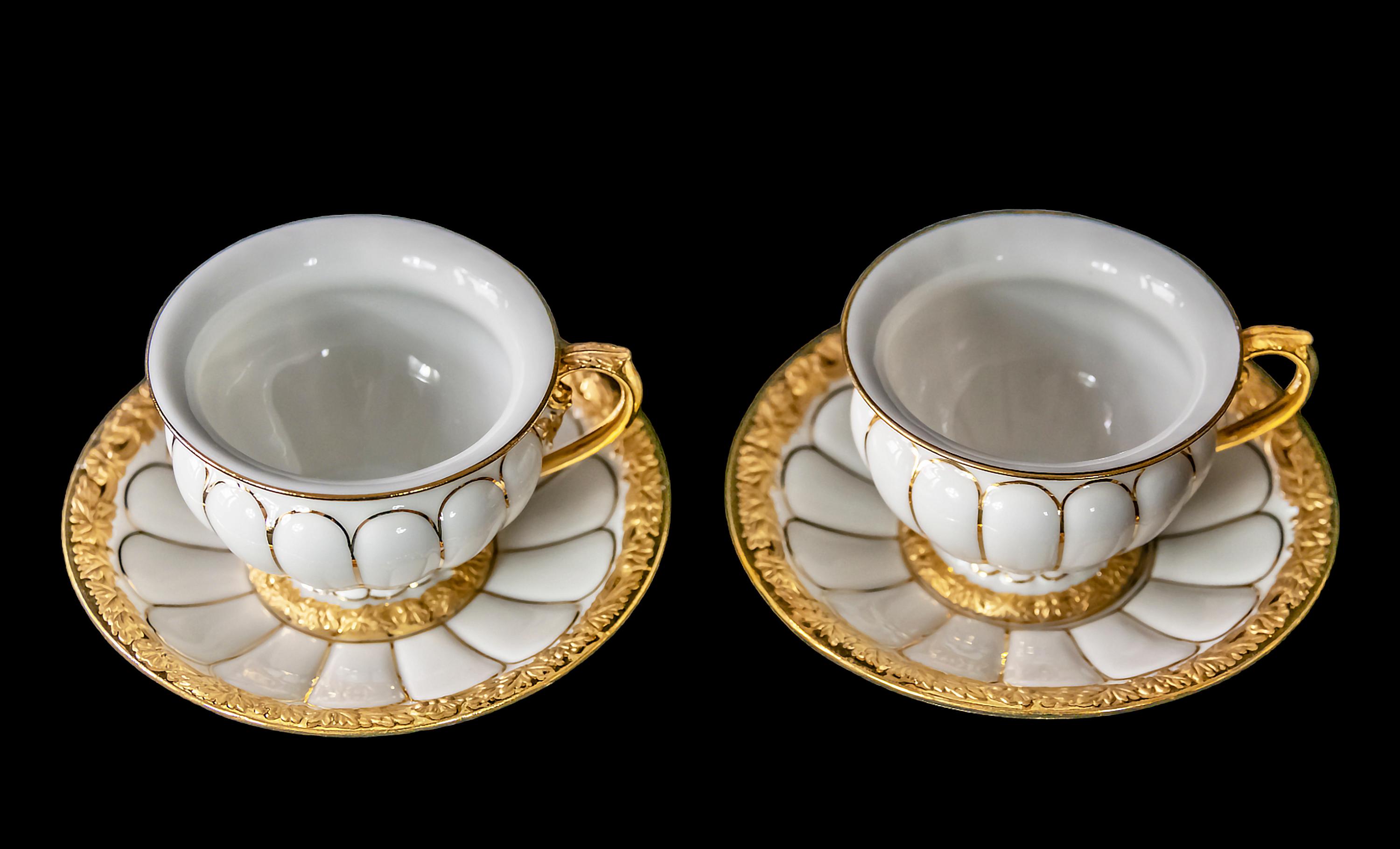 German Pair of Meissen Porcelain Coffee Cups with Saucers For Sale
