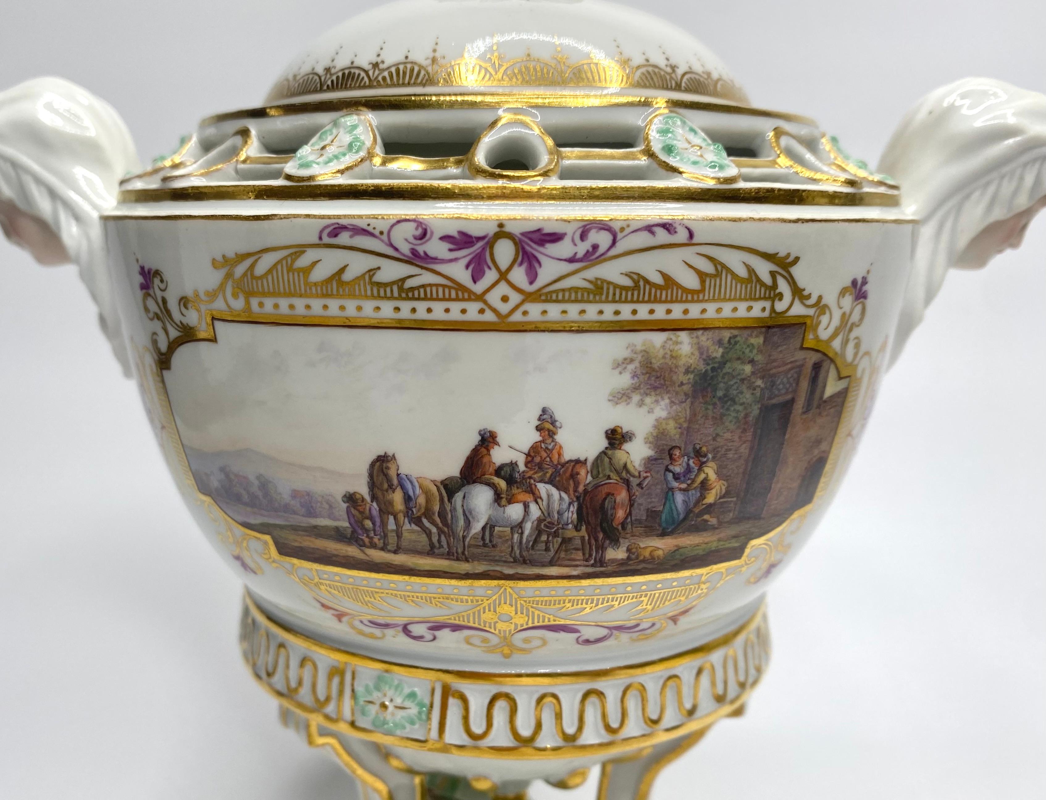 Paire de pots-pourris et de couvercles en porcelaine de Meissen, C.C. 1870. Excellent état - En vente à Gargrave, North Yorkshire