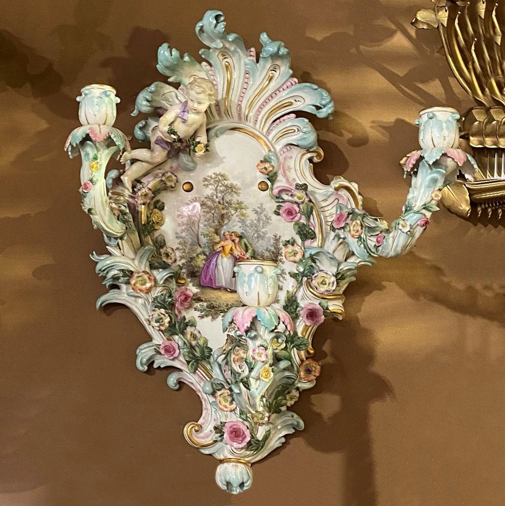 Pair of Meissen Rococo Style Flower Encrusted Wall Appliques / Sconces In Good Condition In New York, NY