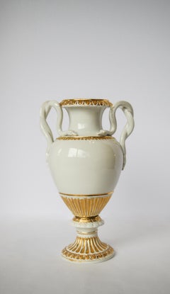 Paire d'urnes à poignée serpent de Meissen