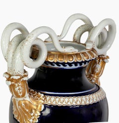 Paire de vases à poignée en serpent de Meissen 19ème siècle