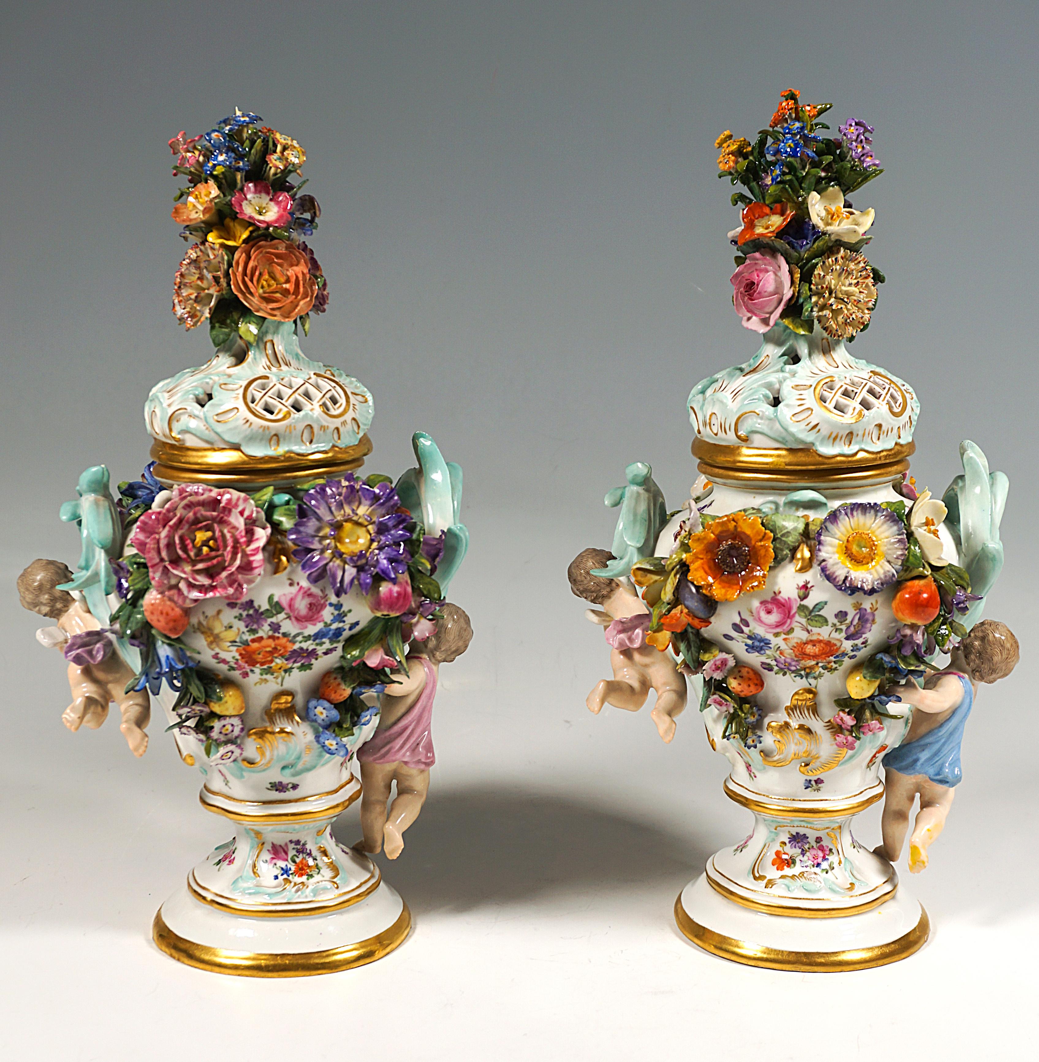 Pair Of Meissen Splendid Lidded Vases 'Potpourri With Cupids', Kaendler, Ca 1870 2