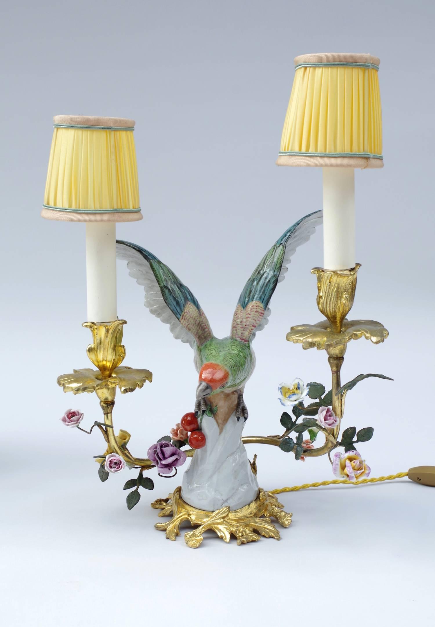 Pair of Meissen Style Birds Porcelain Lamps, Gilt Bronze Mount, 1900 Period In Good Condition In Saint-Ouen, FR