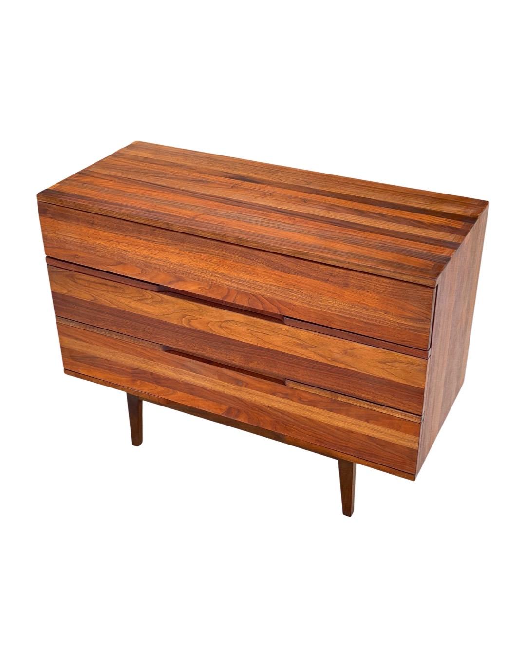 Pair of Mel Smilow for Smilow-Thielle Midcentury Bachelors Chests in Walnut 4