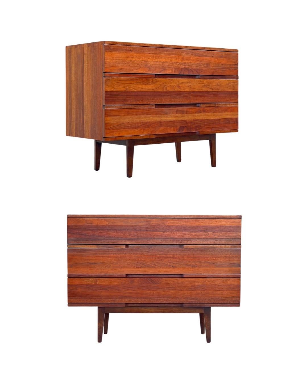 Pair of Mel Smilow for Smilow-Thielle Midcentury Bachelors Chests in Walnut 7