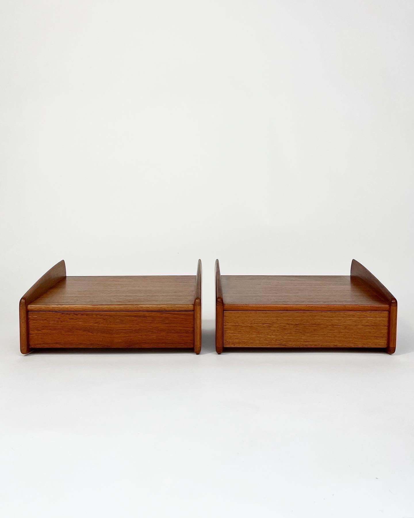 Pair of very well crafted floating nightstands in teak by Melvin Mikkelsen, made in Denmark in the 1960s. 

The wood has been cleaned and oiled, very good condition. 

Width: 36 cm
Depth: 27 cm
Heigth: 17 cm
