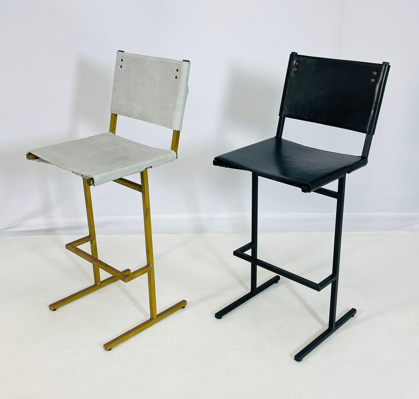 With a sturdy oak school chair from the 1950’s in mind, Sanderson takes us back to his childhood and designs the Memento counter stool.
Both pieces are made with a steel base, one is powder coated in black and the other has a brass finish.
They are
