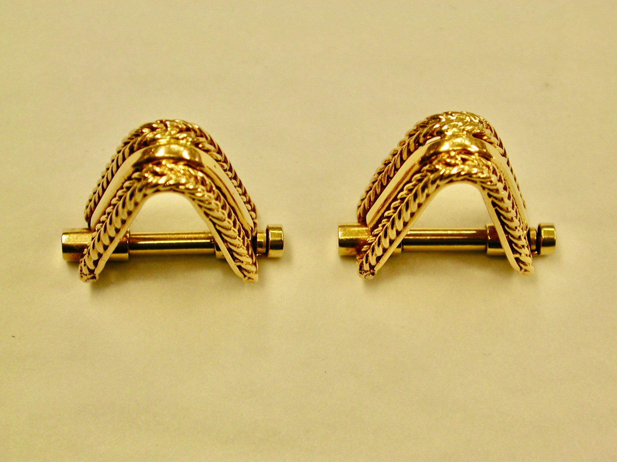 Pair Of Men's 18ct Gold Cufflinks,Braided Foxlink With Sprung Bar Fitting,1957
Heavy quality pair of men's cufflinks made by Sanit & Stein of London.
The sprung bar on each cufflink makes life quick and easy when fitting through the cuff.