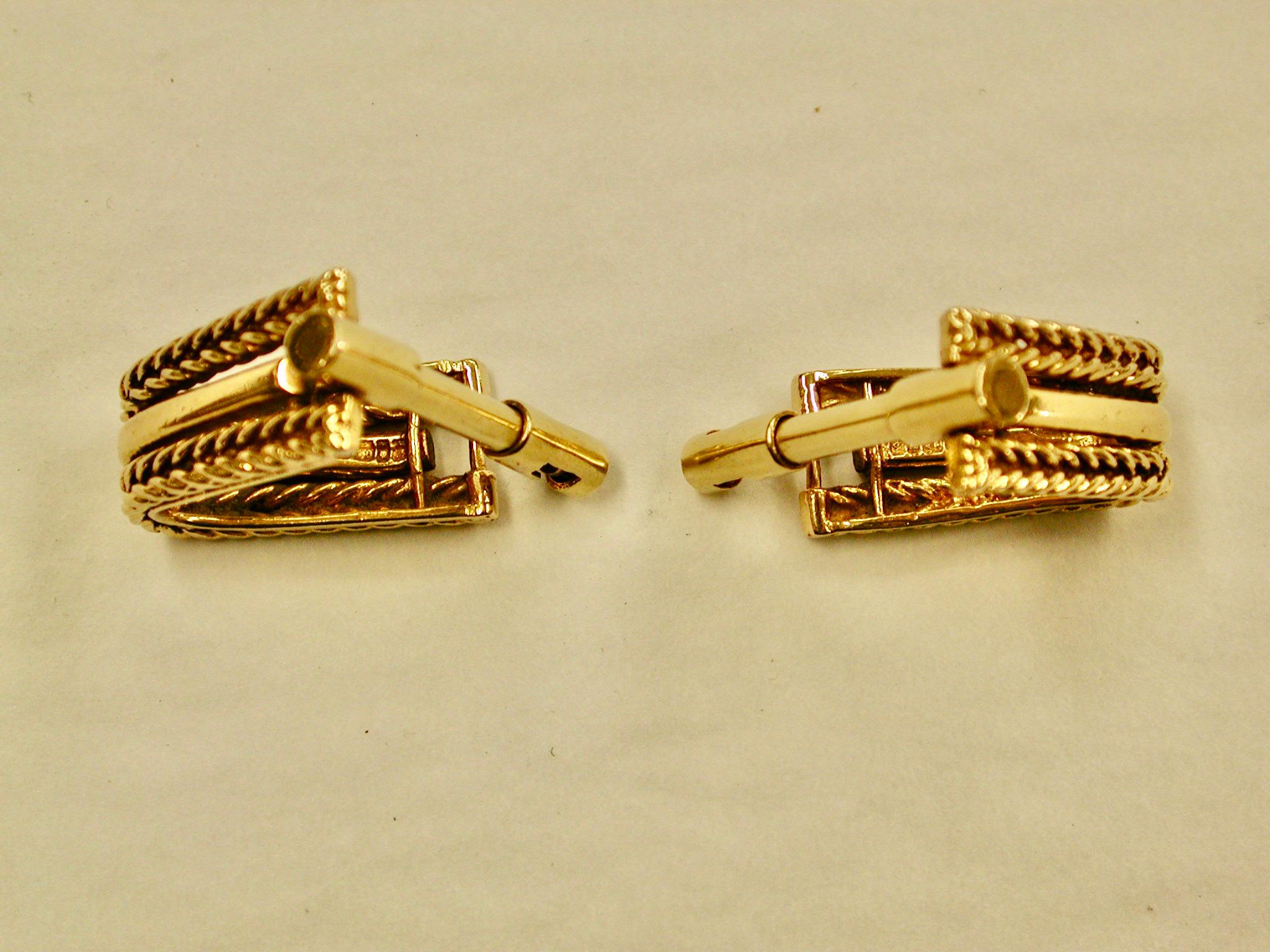 Modern Pair of Men's 18ct Gold Cufflinks, Braided Foxlink with Sprung Bar Fitting, 1957 For Sale