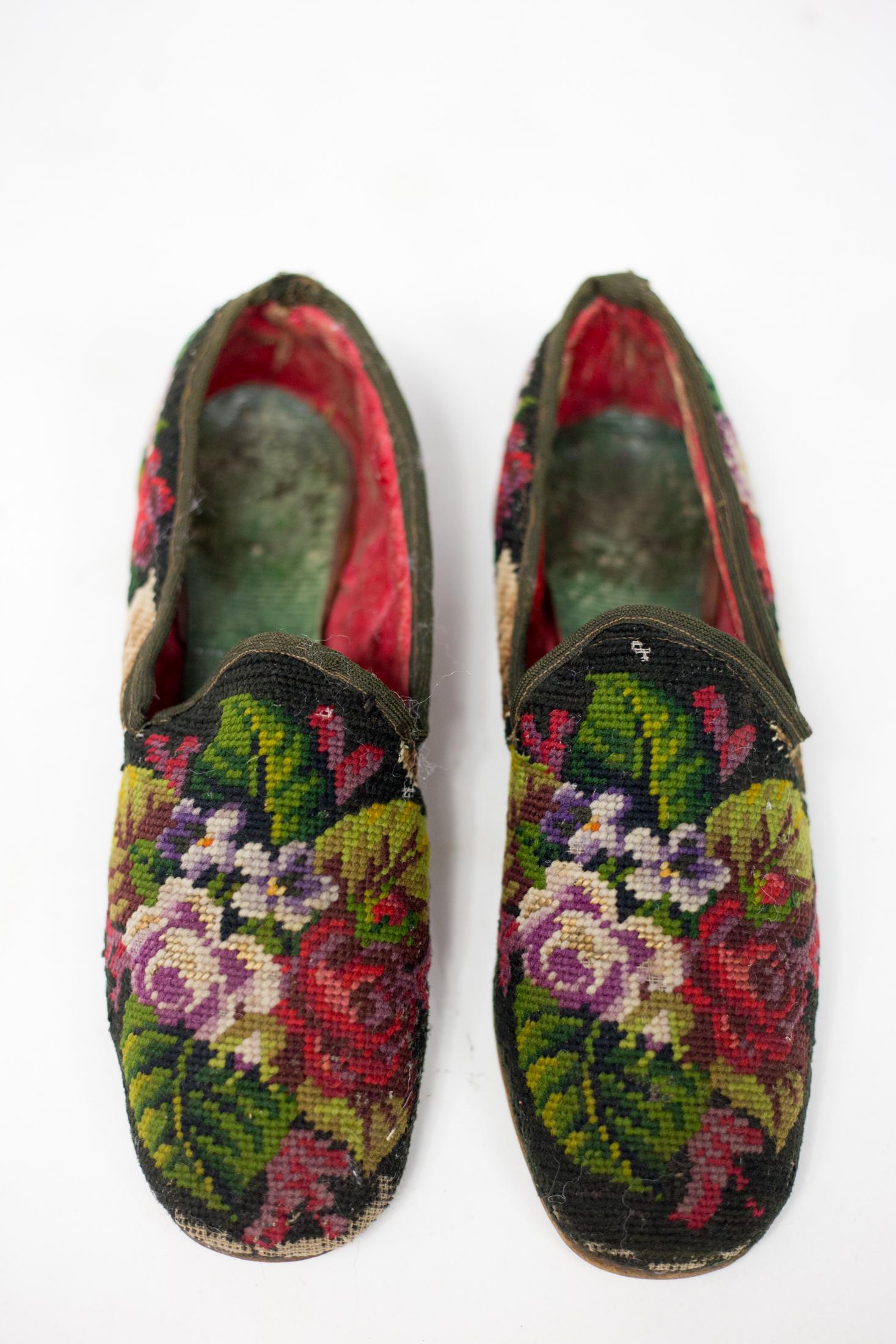 Black Pair of men's slippers in stitch point tapestry - France Circa 1860