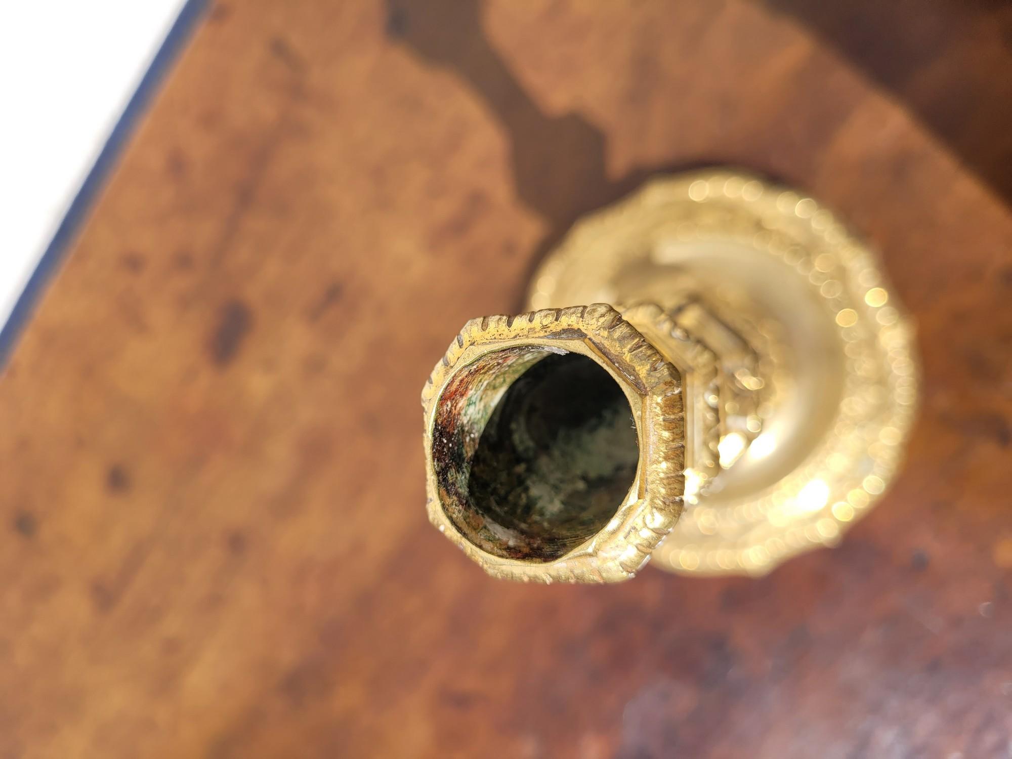 Coppia di candelabri in bronzo dorato al mercurio, XIX secolo in vendita 6