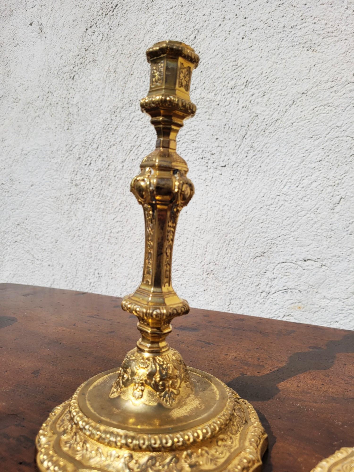 Bronzo Coppia di candelabri in bronzo dorato al mercurio, XIX secolo in vendita