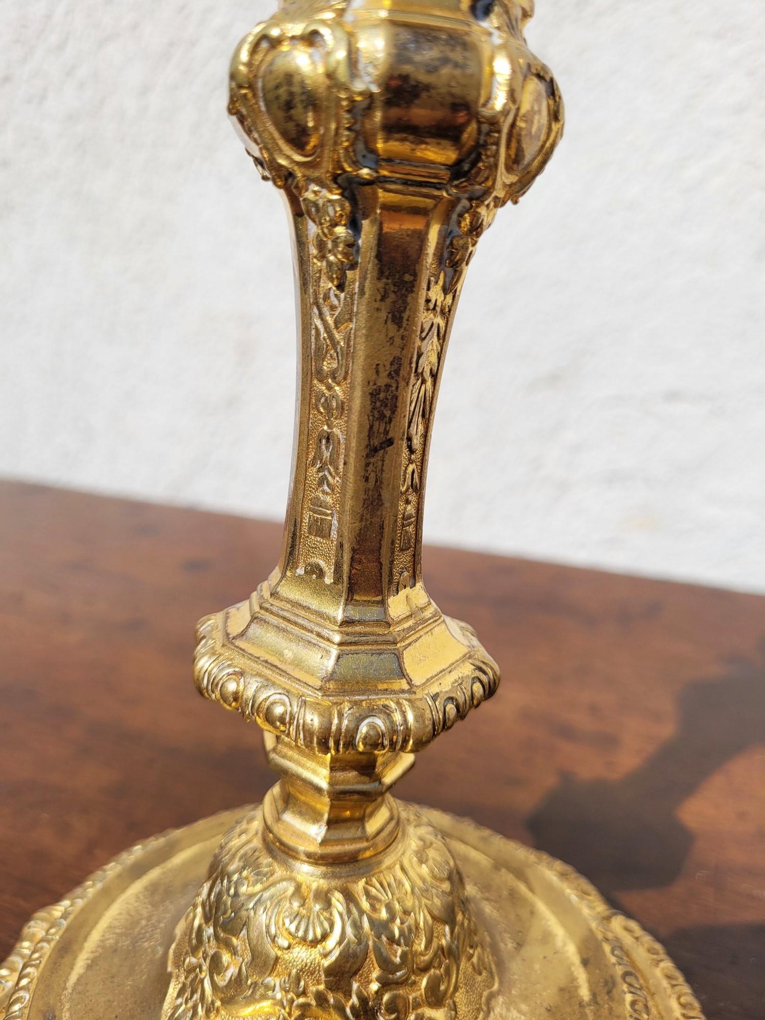 Coppia di candelabri in bronzo dorato al mercurio, XIX secolo in vendita 1