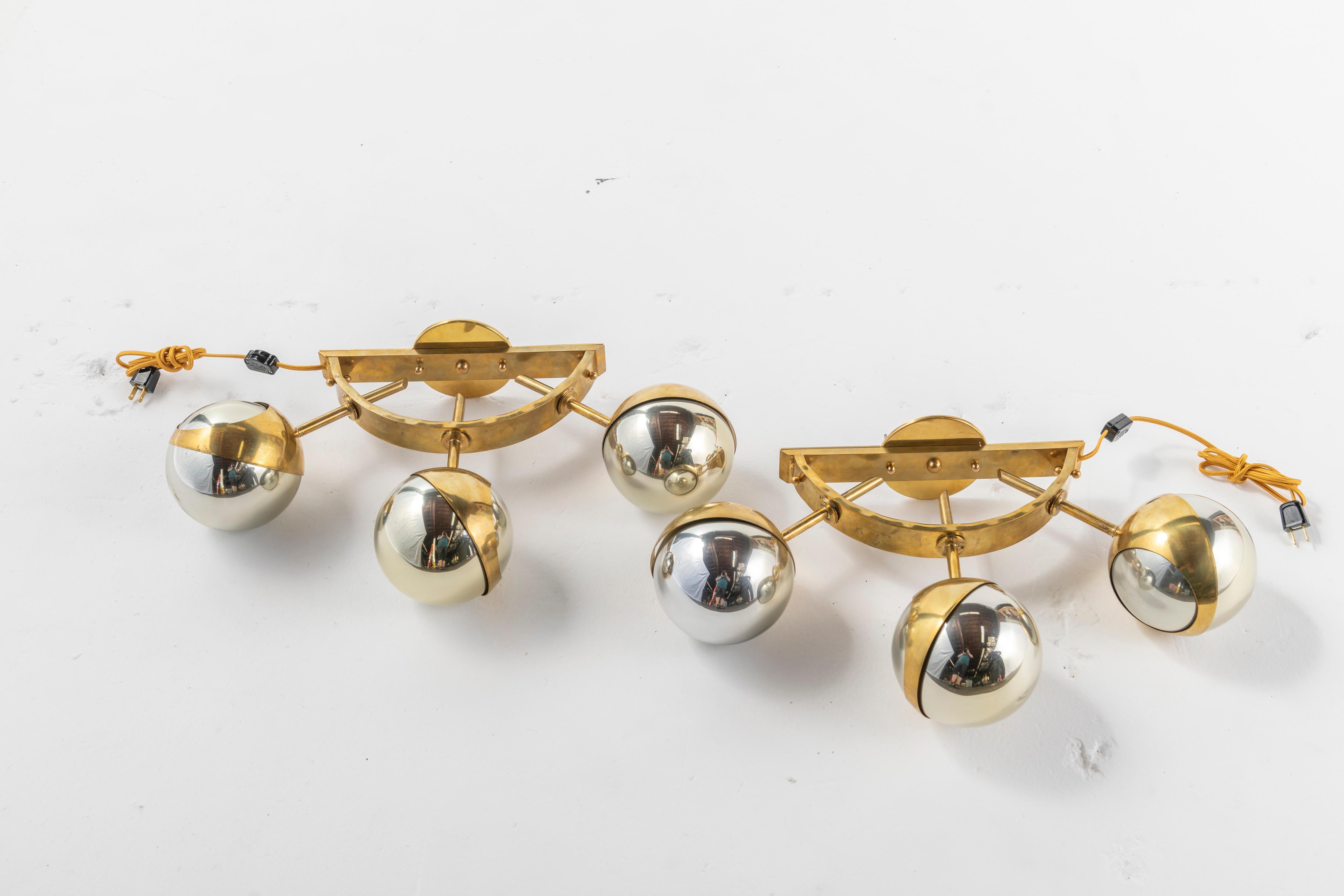 Italian Pair of Mercury Glass and Brass Mid-Century Wall Lights For Sale