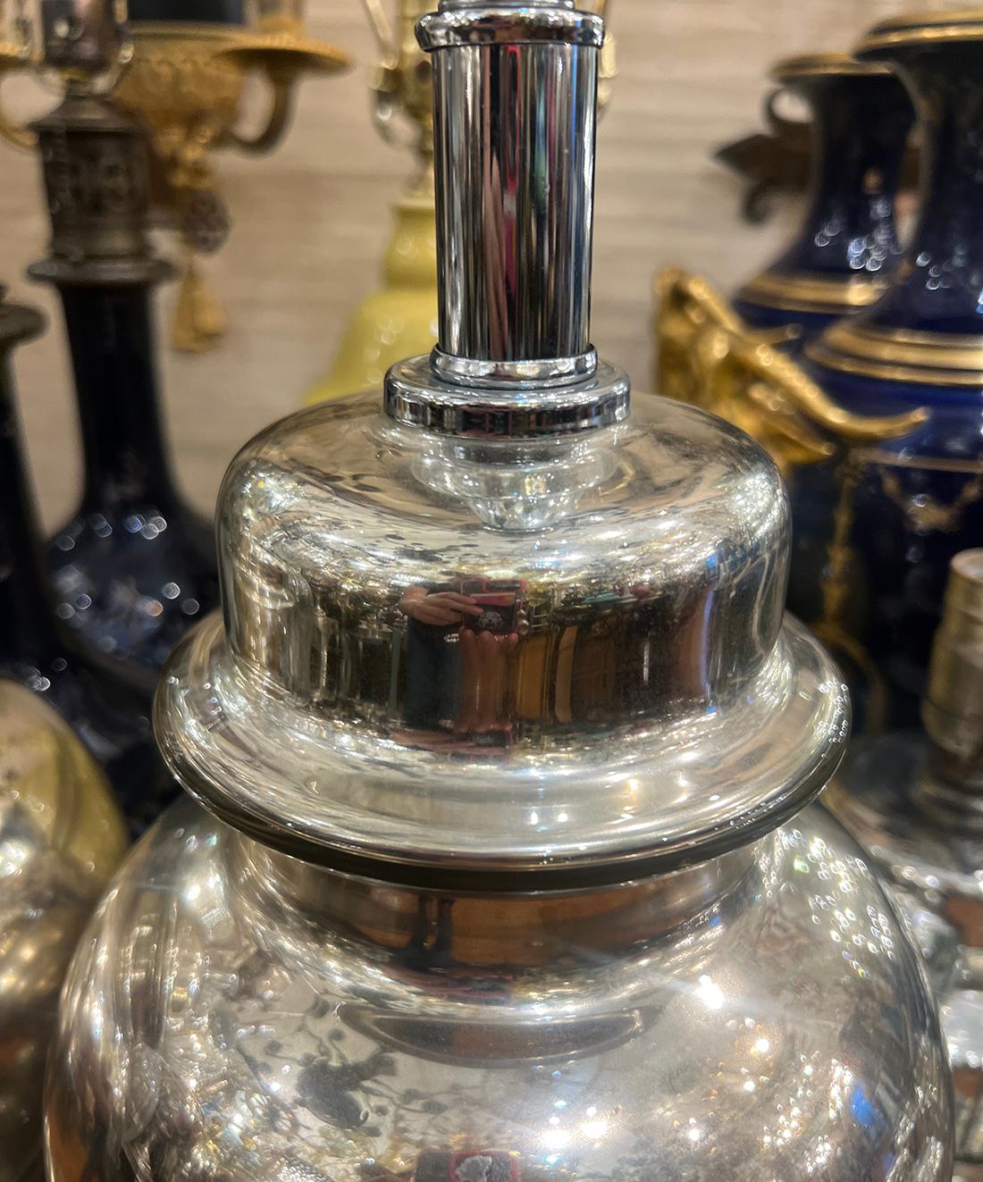Français Paire de lampes en verre mercuré en vente