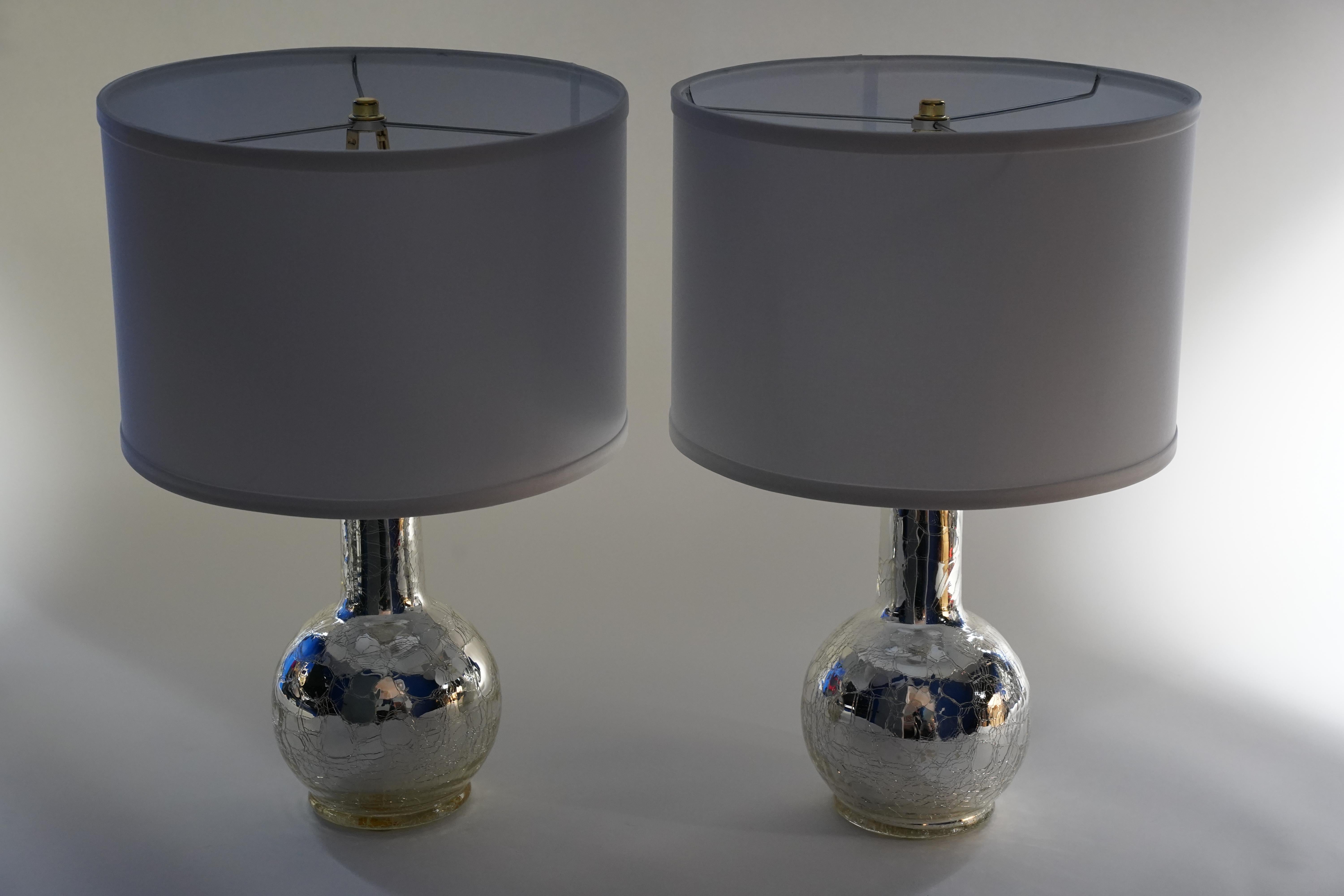 Verre d'art Paire de lampes de bureau craquelées en argent mercuré par Luxus, Suède, 1970 en vente