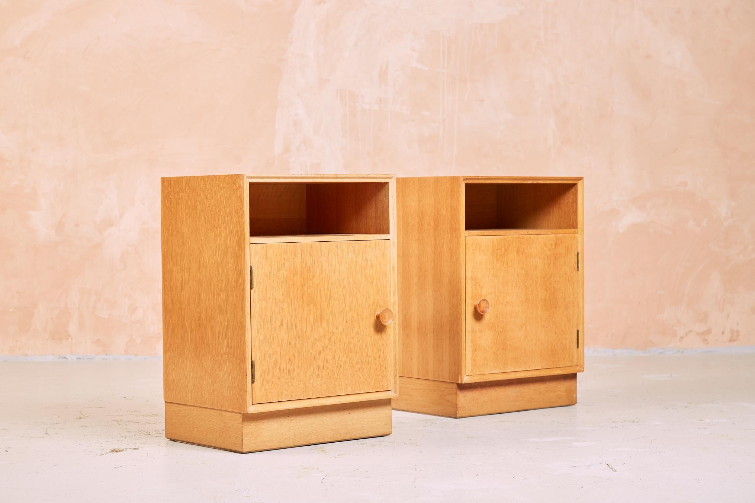 Two oak bedside cabinets by Meredew.
The 'handed' cupboards (hinged on both left and right) have a single fixed shelf inside.
Simple and elegant.