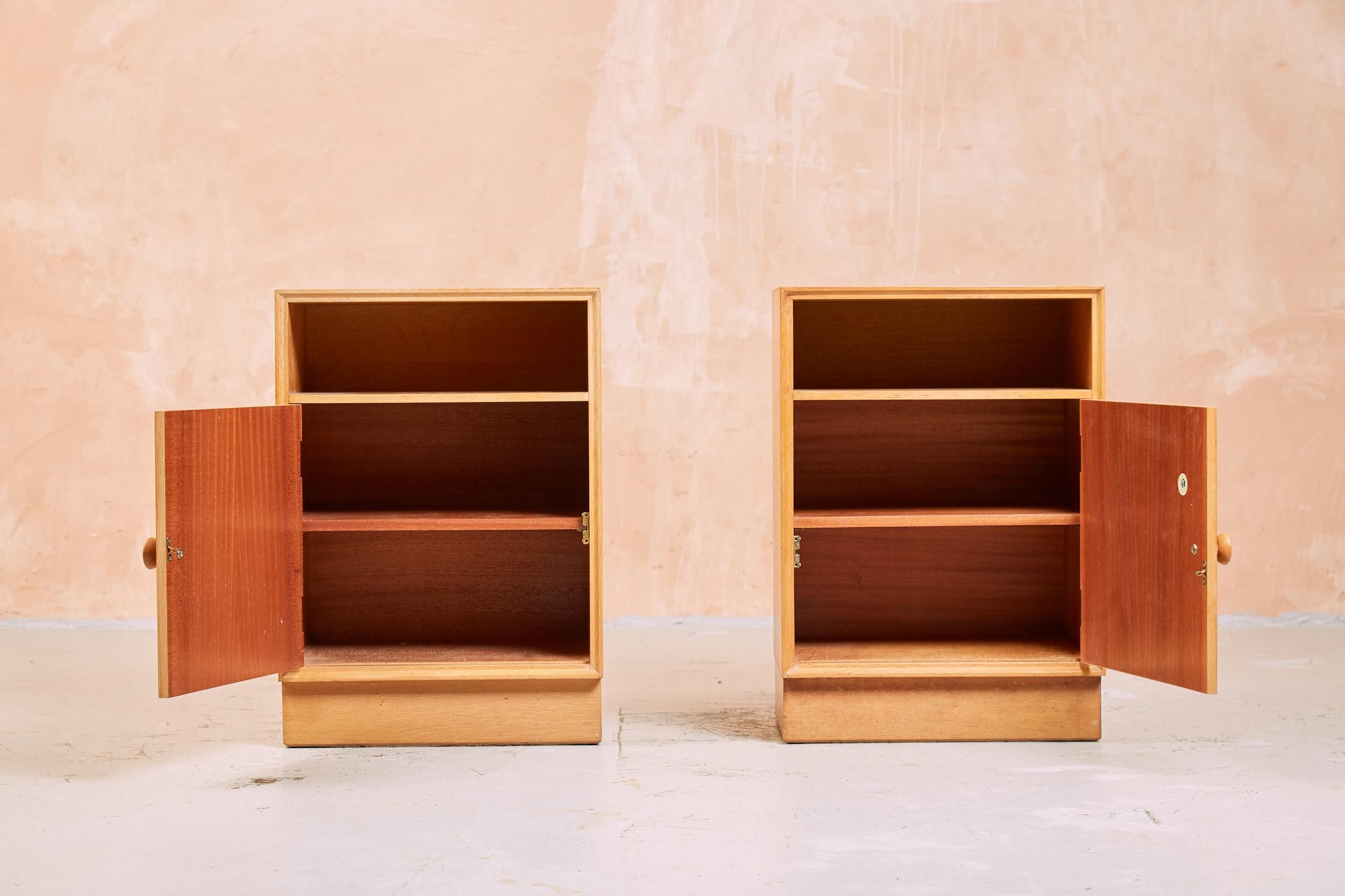 Mid-Century Modern Pair of Meredew Bedside Cabinets in Oak, 1950s