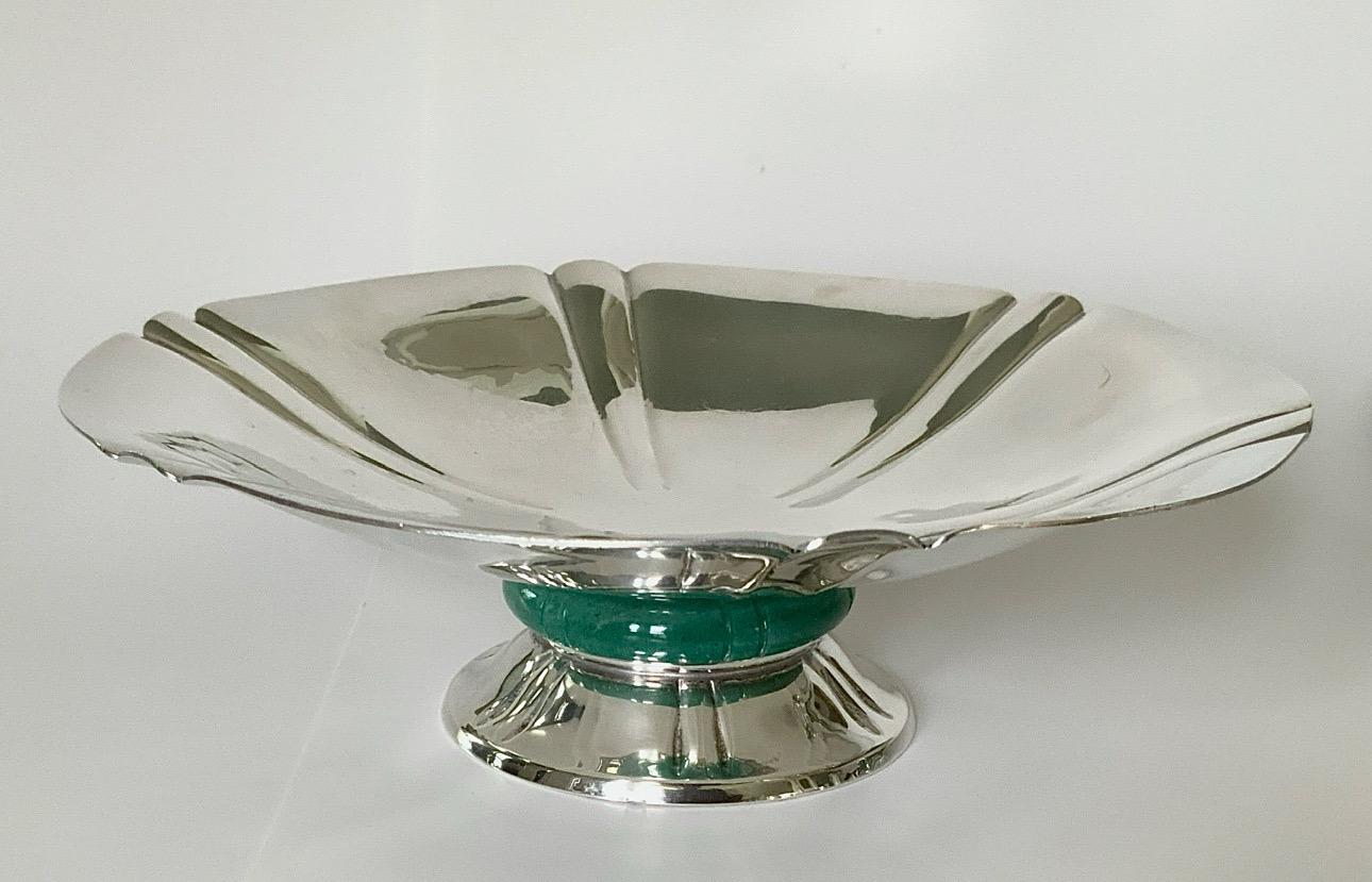 Hand-Crafted Pair of Meriden Britannia Co. Palladiant Sterling Silver Aventurine Tazza For Sale