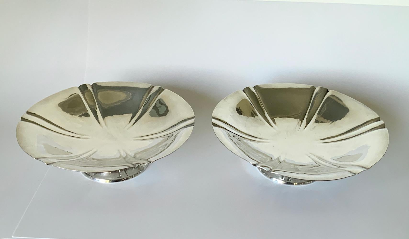Pair of Meriden Britannia Co. Palladiant Sterling Silver Aventurine Tazza For Sale 1