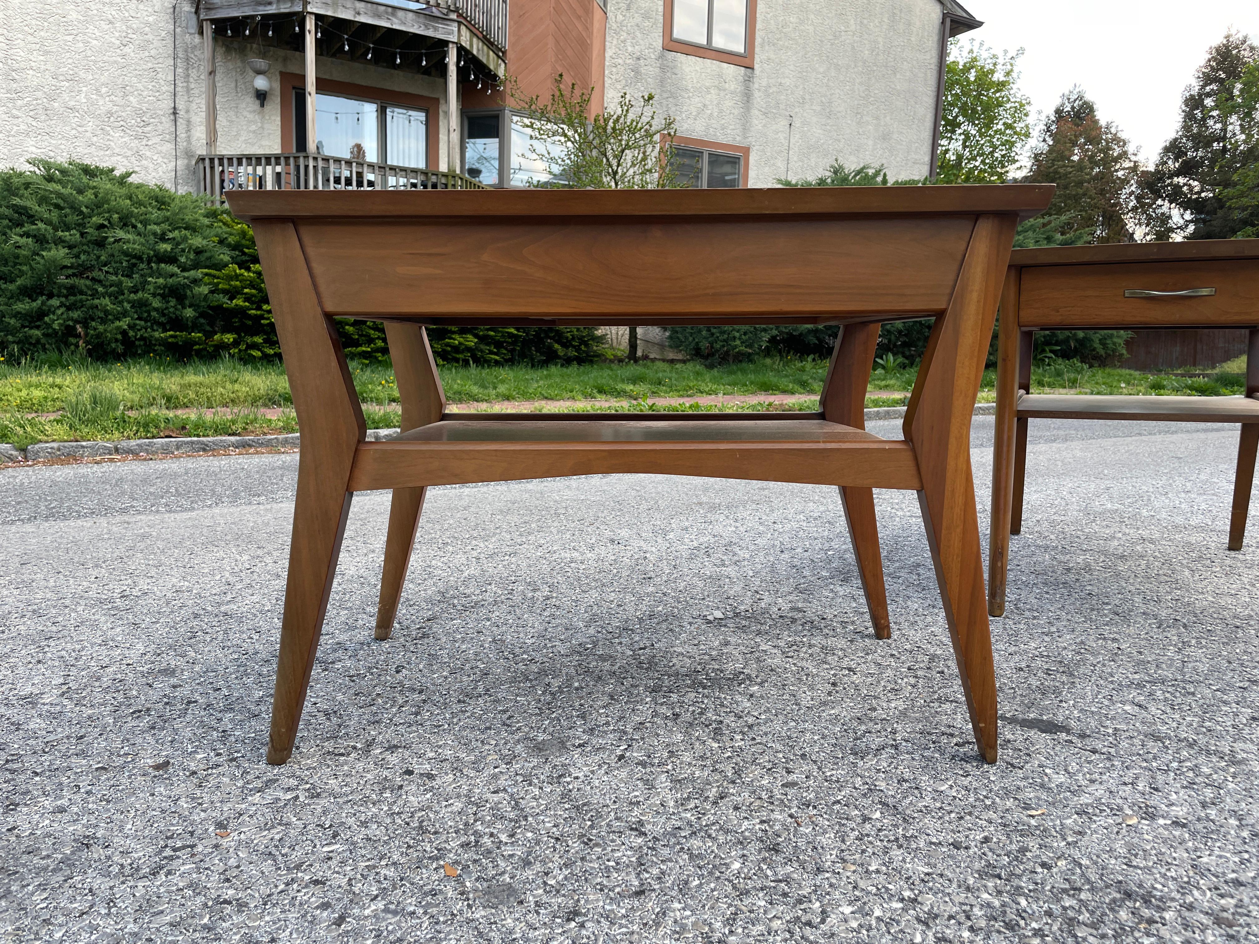 Pair of Mersman Midcentury End Tables with Shelf and Drawers In Good Condition For Sale In Media, PA