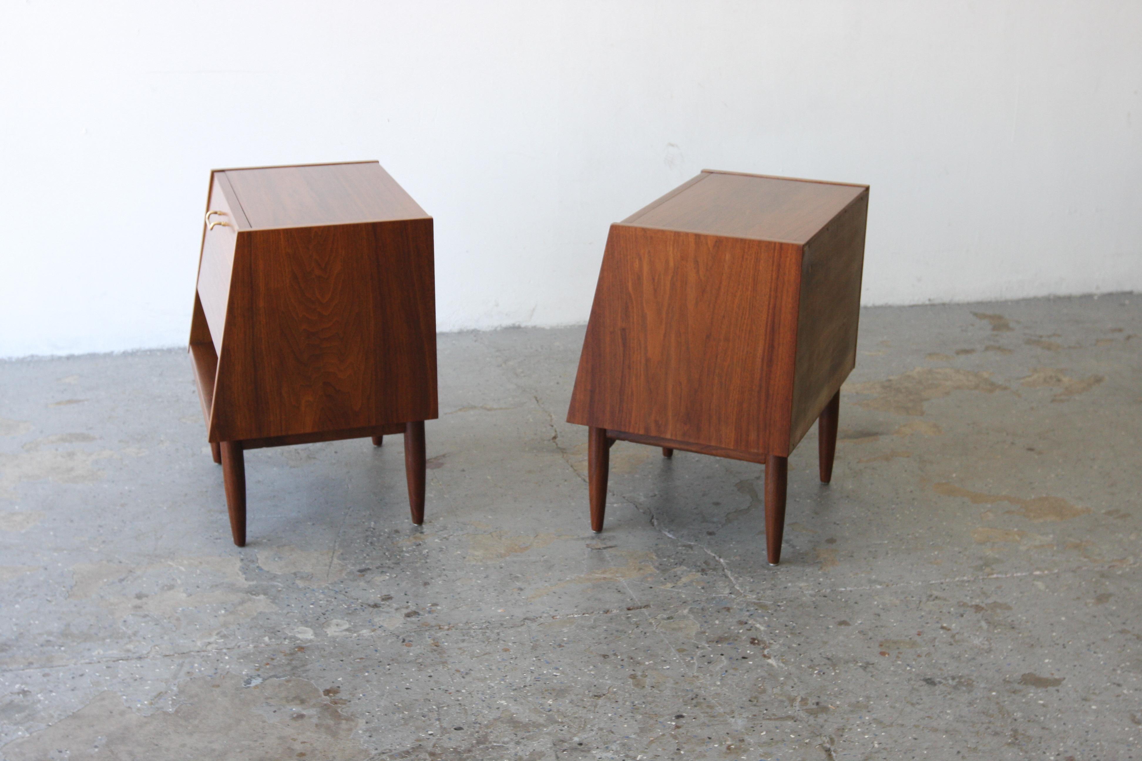 Mid-20th Century Pair of Merton Gershun for American of Martinsville Mid Century Nightstands For Sale