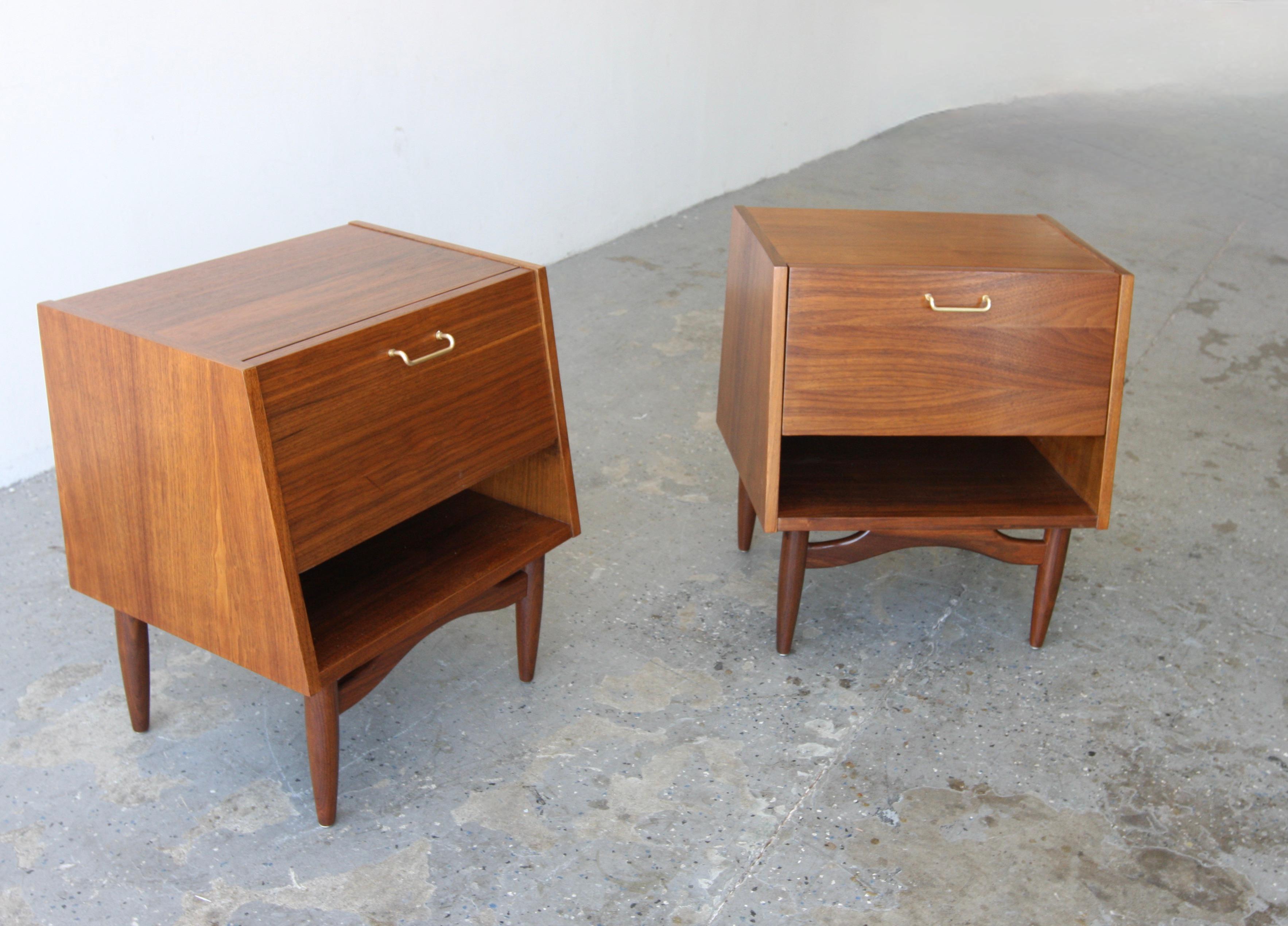 Pair of Merton Gershun for American of Martinsville Mid Century Nightstands For Sale 1