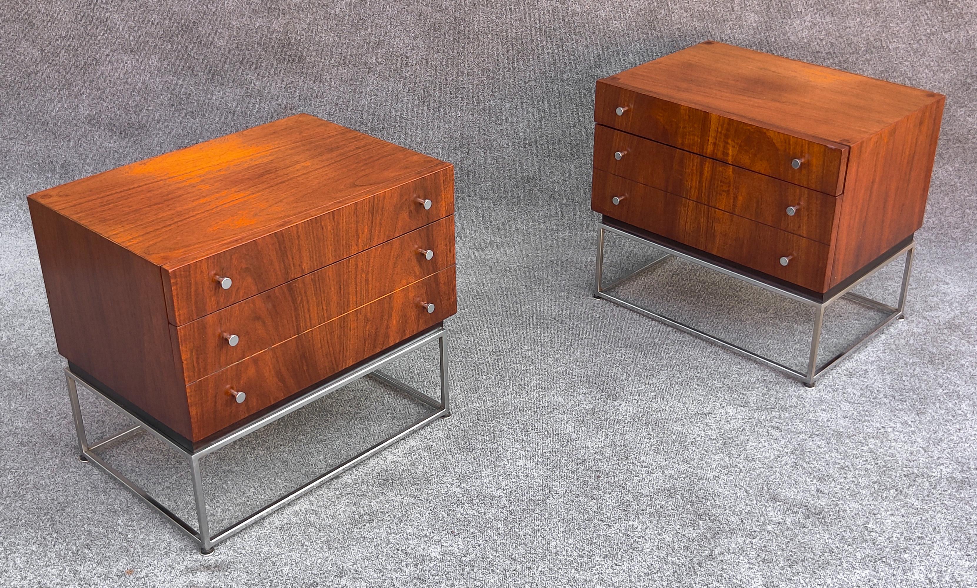 Acier Paire de tables de nuit ou de chevets Merton Gershun pour American of Martinsville en vente