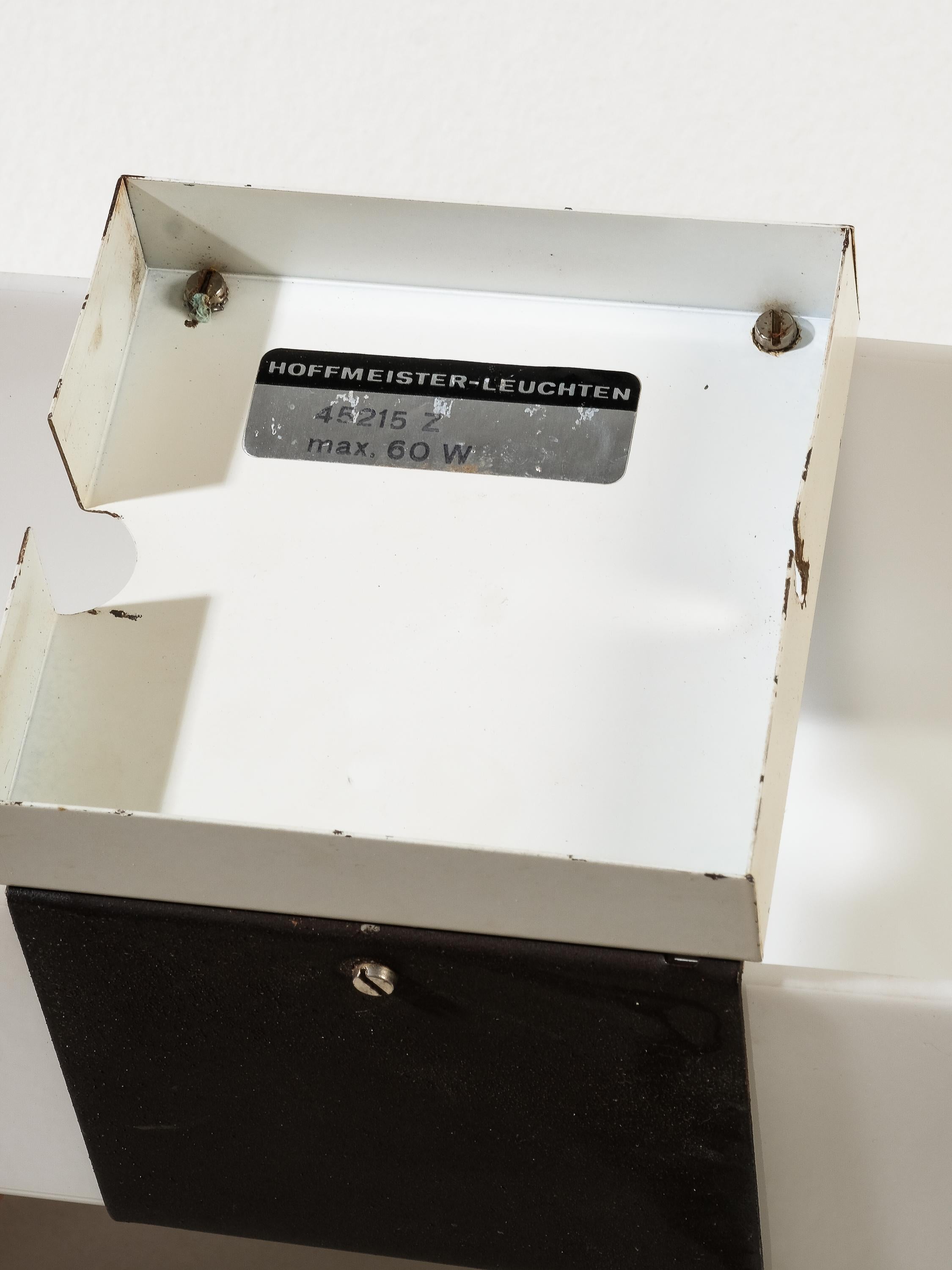 Paar Wandleuchten aus Metall und Acryl von Hoffmeister-Leuchten, 1970er Jahre (Ende des 20. Jahrhunderts) im Angebot