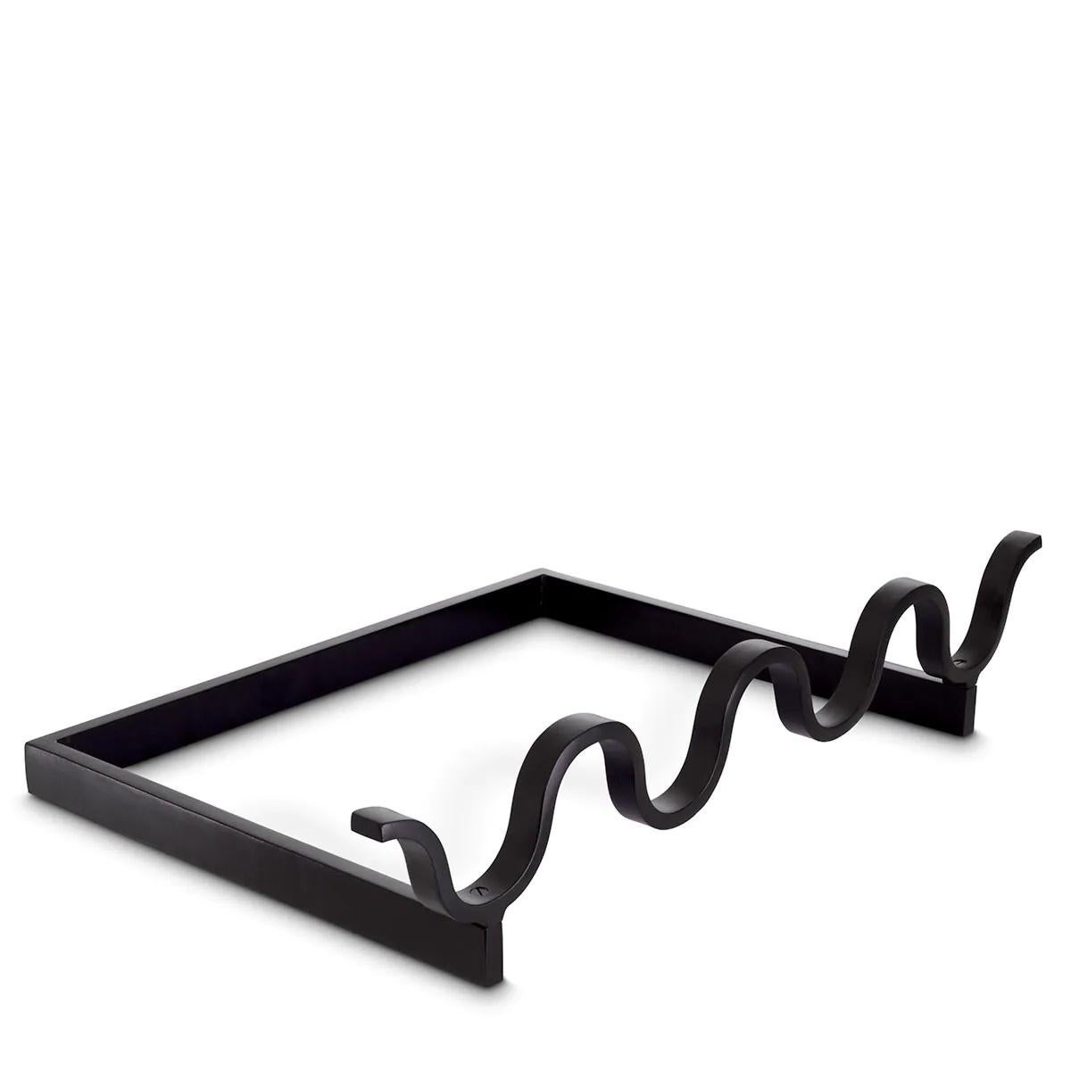 Metallo Coppia di ferri da stiro in metallo con finitura nera. Eleganza e minimalismo. in vendita