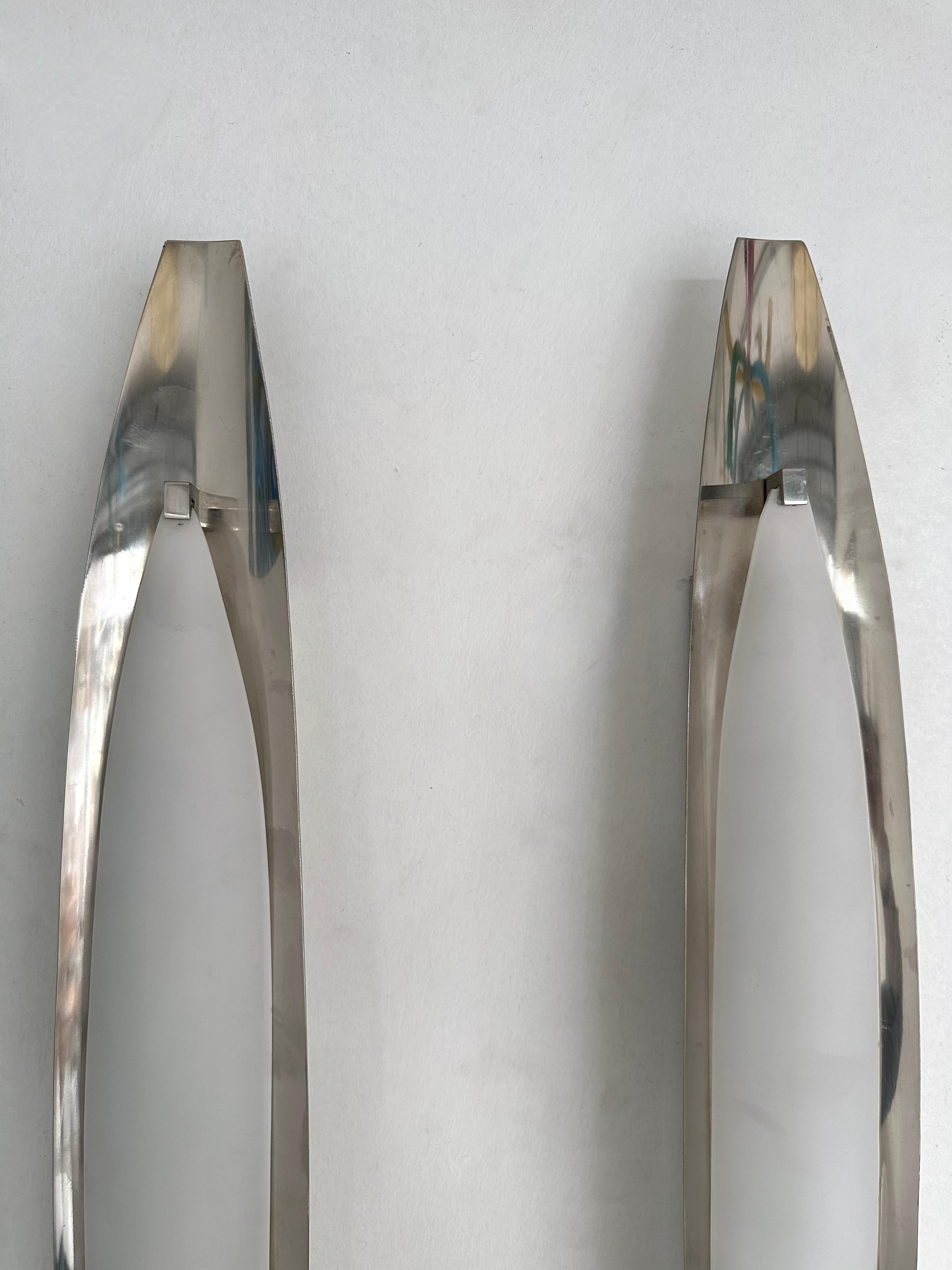 Nickel Pair of Metal and Opaline Glass Sconces mod. 2254 by Fontana Arte, Italy, 1960s For Sale