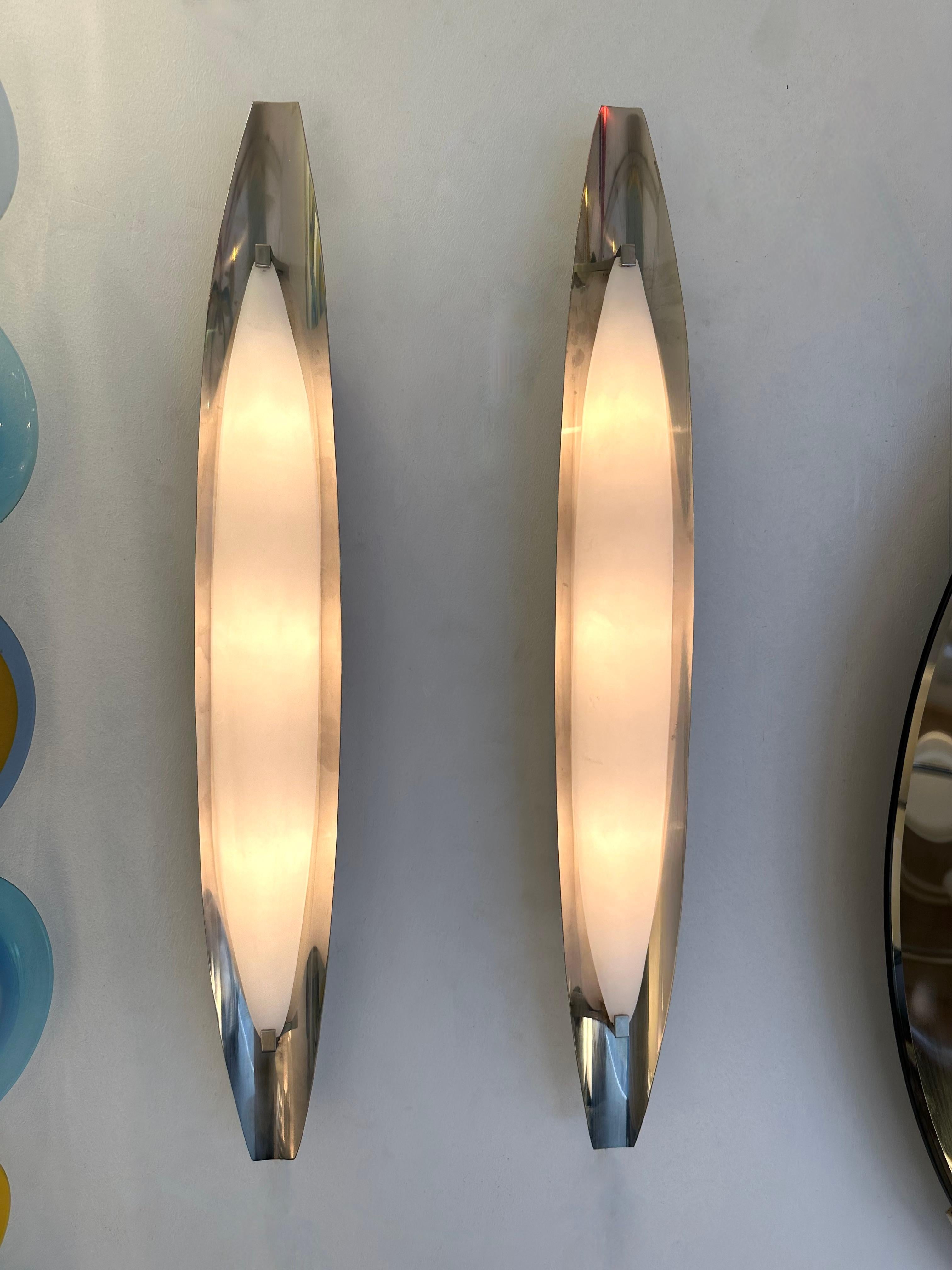 Pair of Metal and Opaline Glass Sconces mod. 2254 by Fontana Arte, Italy, 1960s For Sale 2
