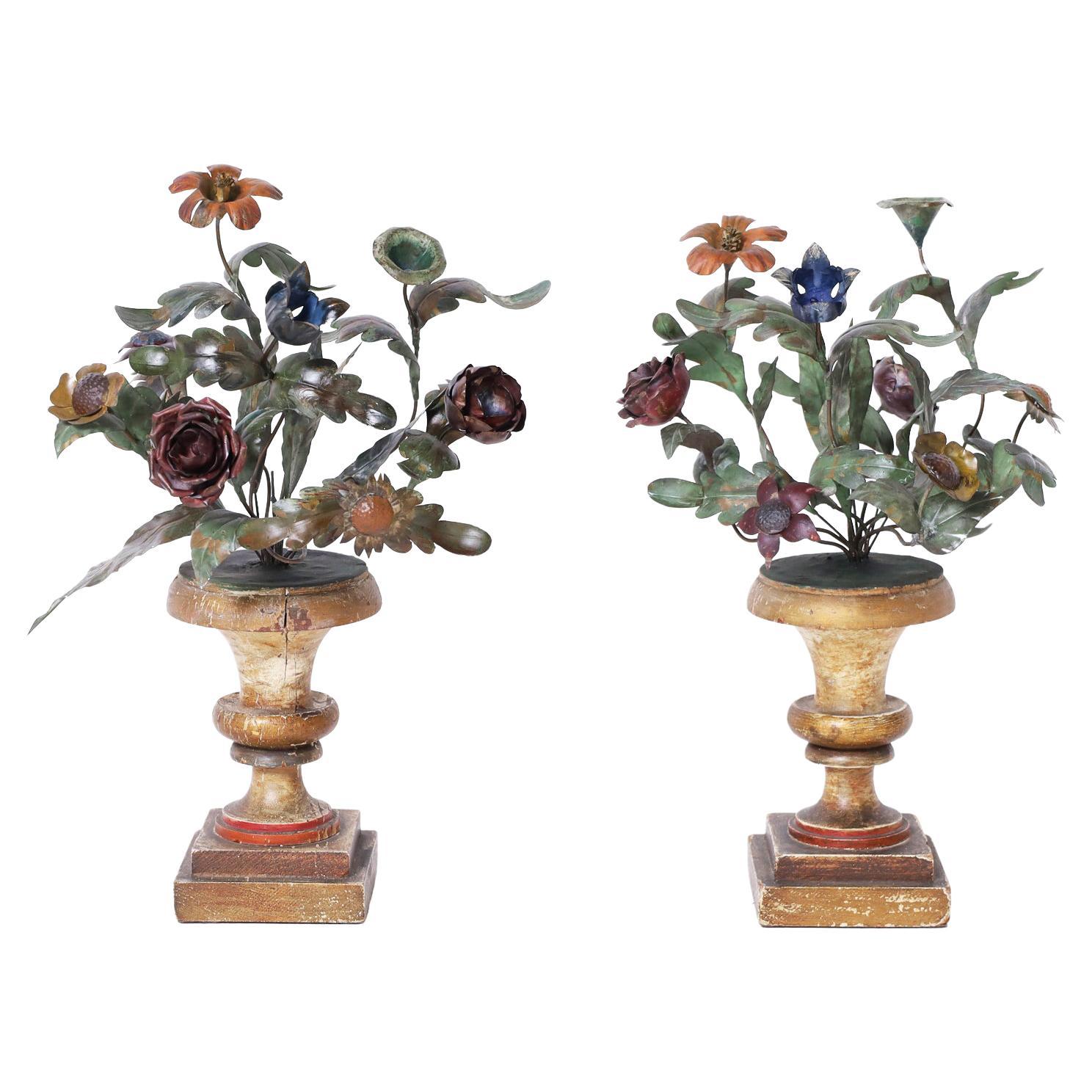 Pareja de Guarniciones Florales de Metal y Madera