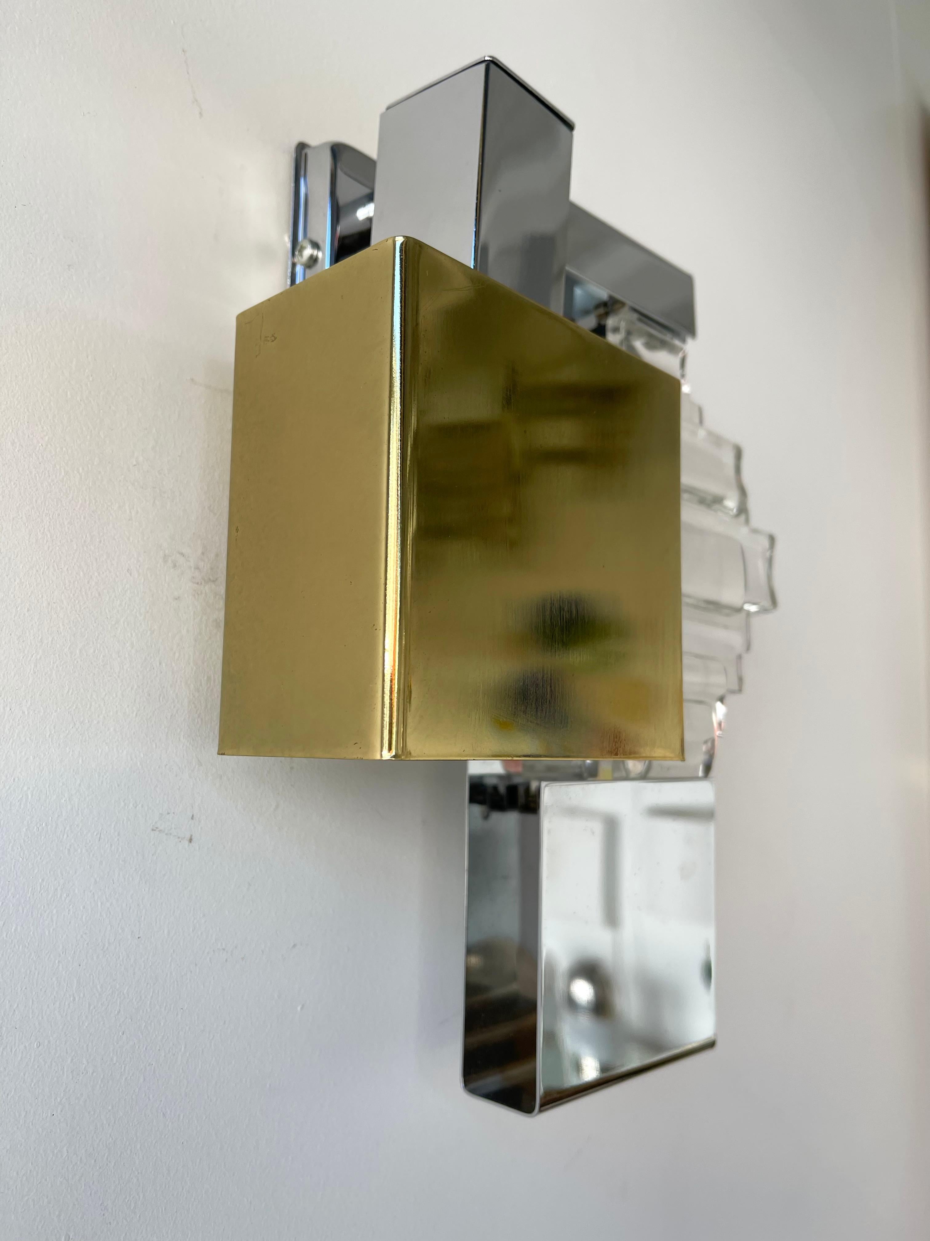 Pair of wall lamps lights sconces in metal chrome, brass and glass by Sciolari for the editor Stilkronen. 2 positions possible on wall. Famous design like Reggiani, Stilux, Targetti Sankey.