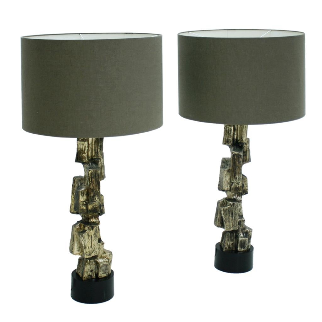 Pair of Brutalist lamps designed by Maurizio Tempestini. Structure made of patinated metal with solid wood lacquered base.
EEUU, 1950s.

Measures including screen: D 55 x 144 (H) cm
Measures excluding screen: D 20 x 113 (H) cm

Our main target