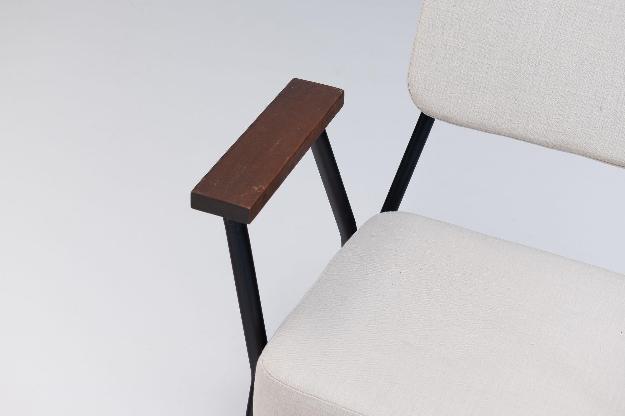 Paire de chaises en métal Bon état - En vente à London, England