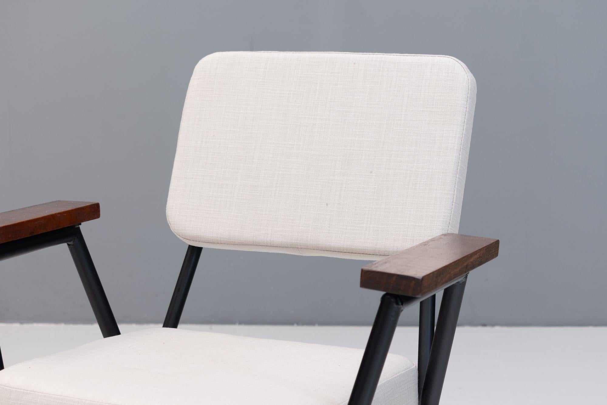 Milieu du XXe siècle Paire de chaises en métal en vente