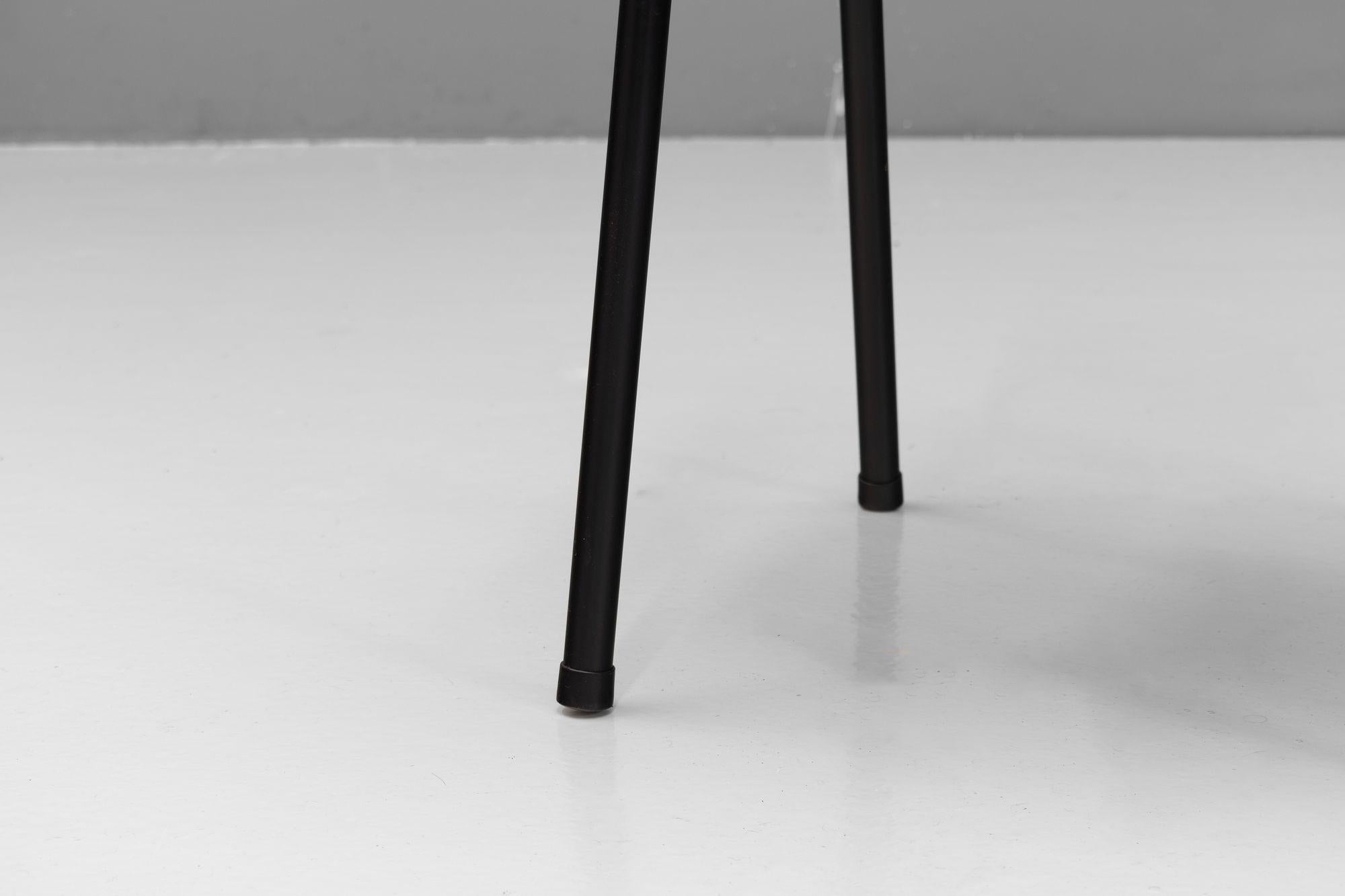 Acier Paire de chaises en métal en vente