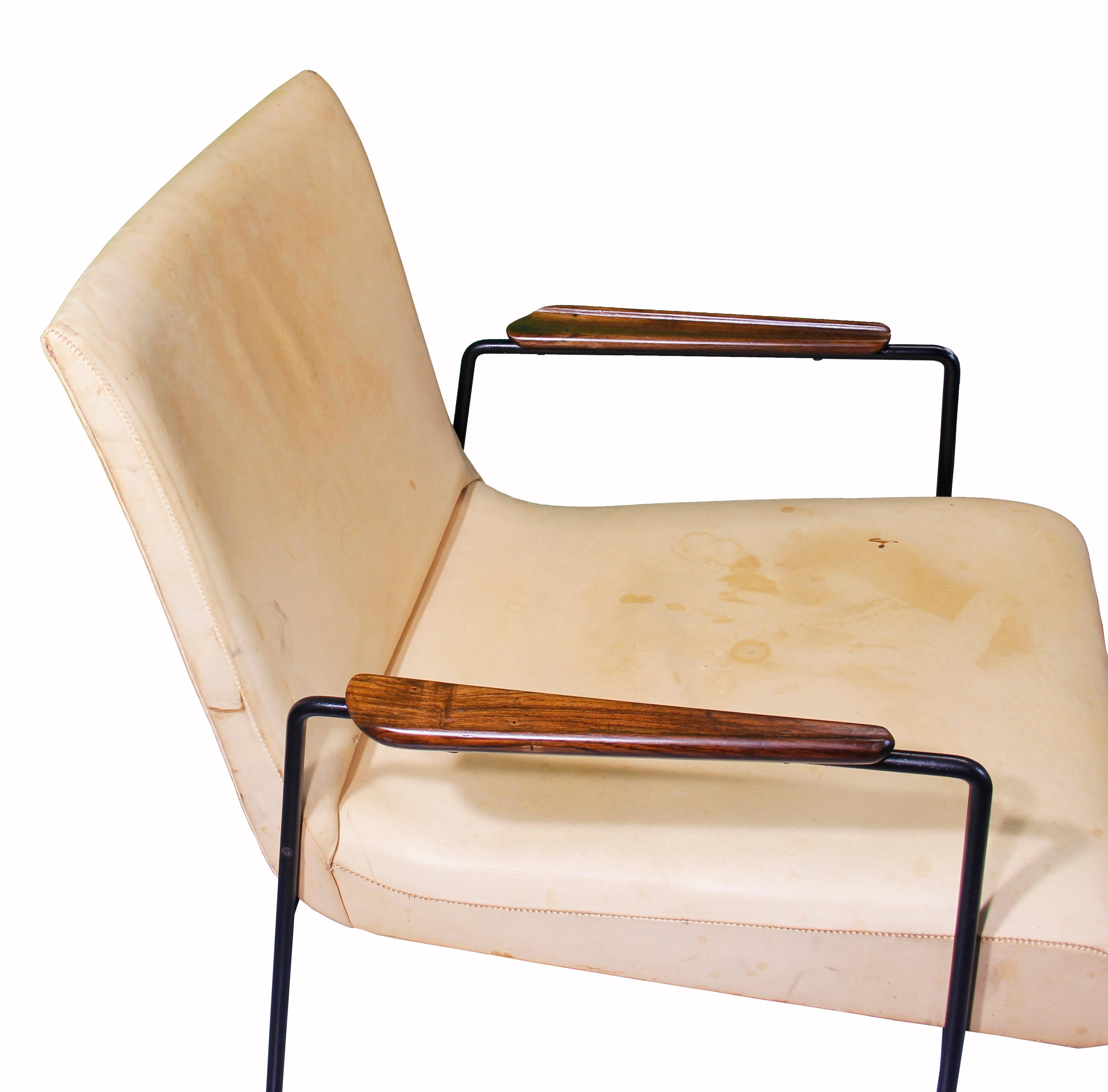 Brazilian Pair of Metal Leve Armchairs by Joaquim Tenreiro For Sale