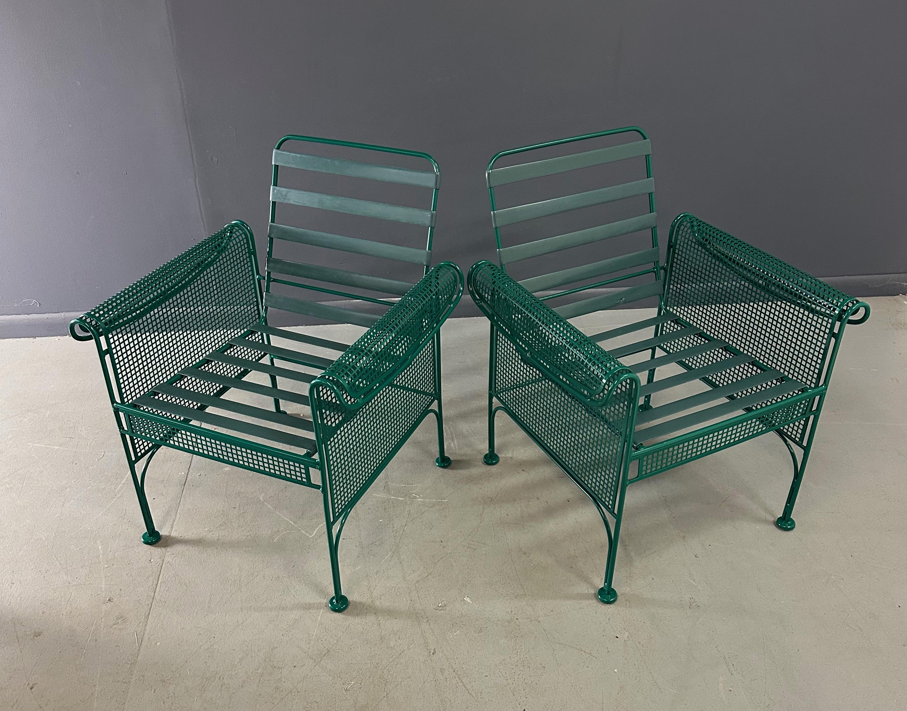 Paire de chaises longues en métal de Woodard dans le style de Josef Hoffman en vente 4