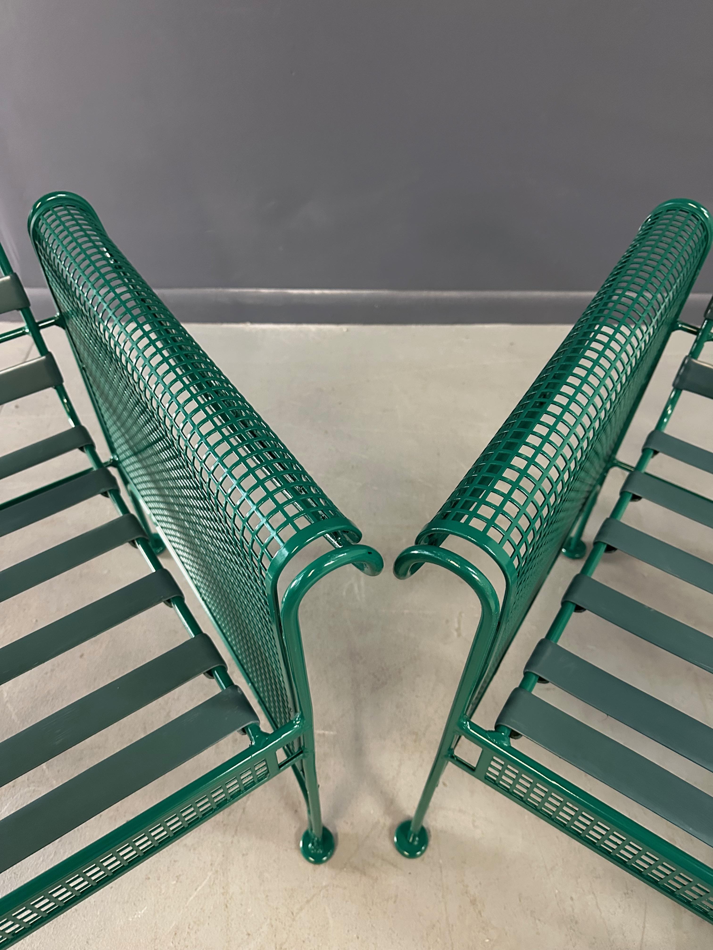 Paire de chaises longues en métal de Woodard dans le style de Josef Hoffman en vente 5