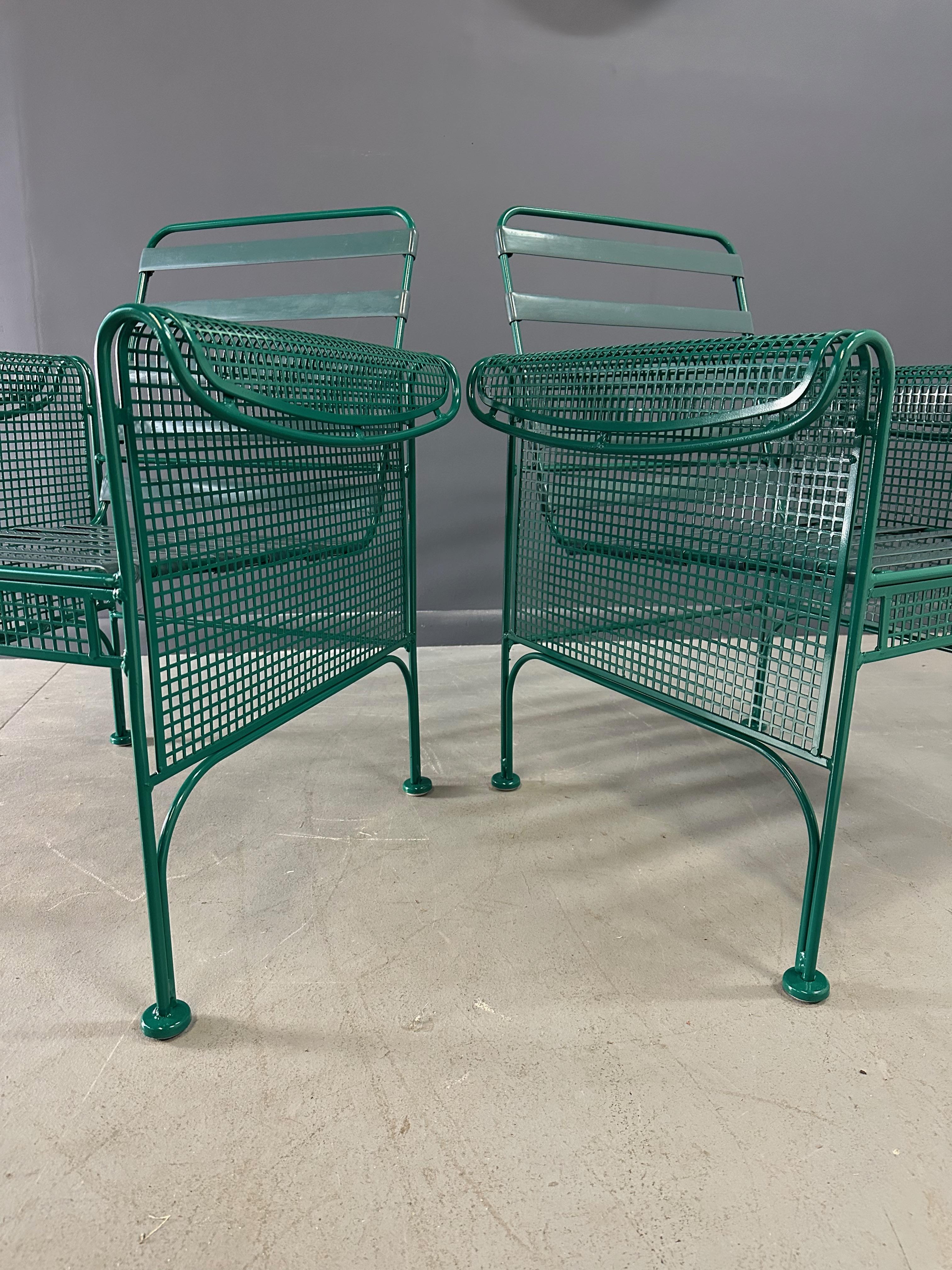 20ième siècle Paire de chaises longues en métal de Woodard dans le style de Josef Hoffman en vente
