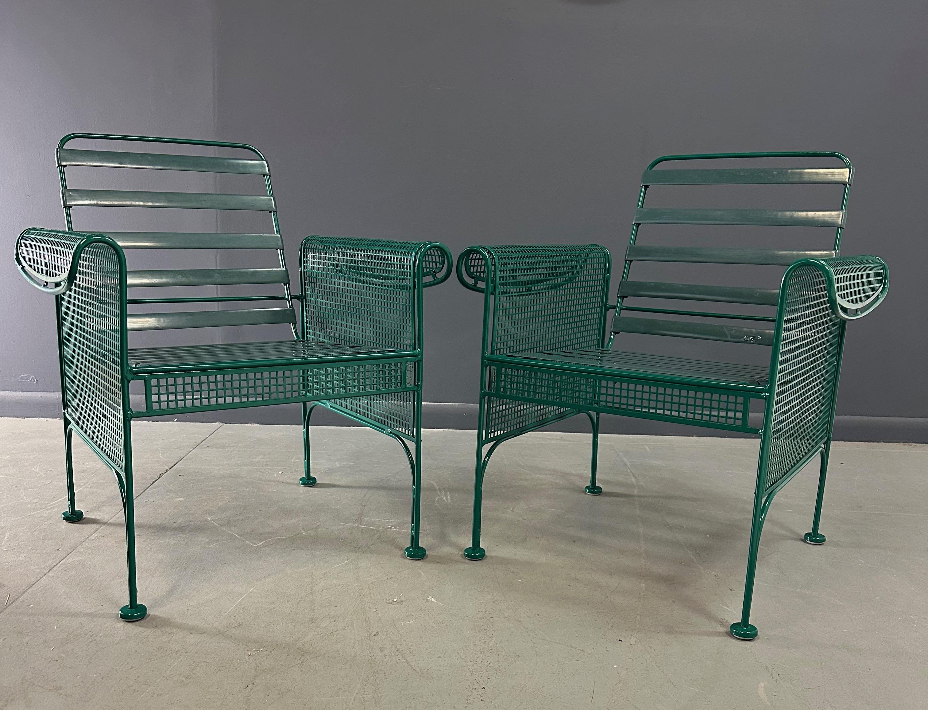 Paire de chaises longues en métal de Woodard dans le style de Josef Hoffman en vente 2