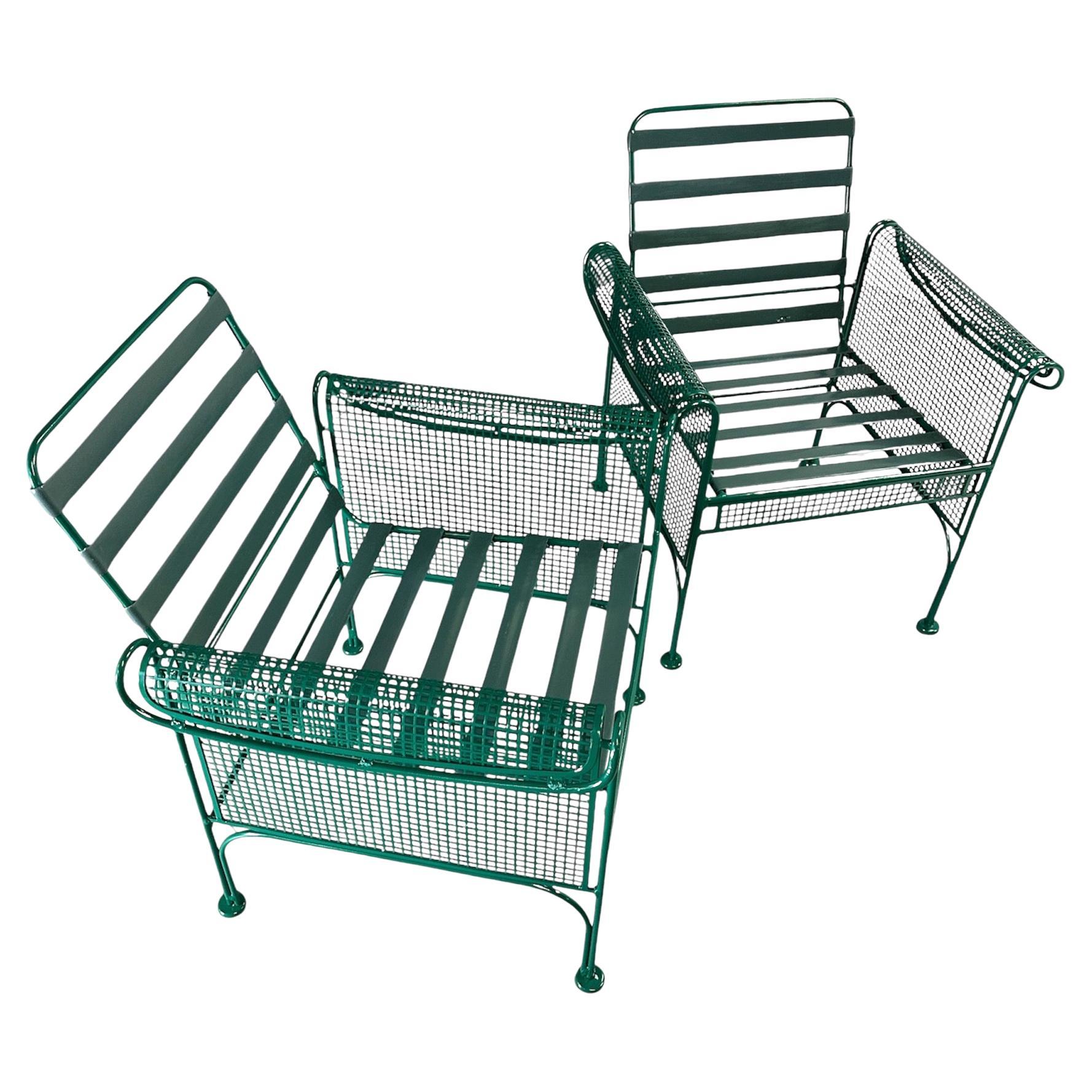 Paire de chaises longues en métal de Woodard dans le style de Josef Hoffman