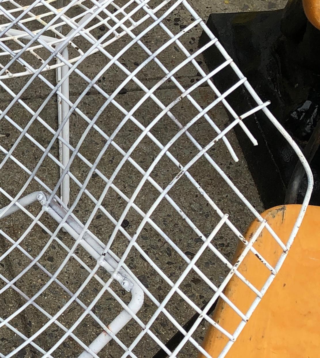 Coppia di sedie da giardino in metallo nello stile di Bertoia in vendita 4