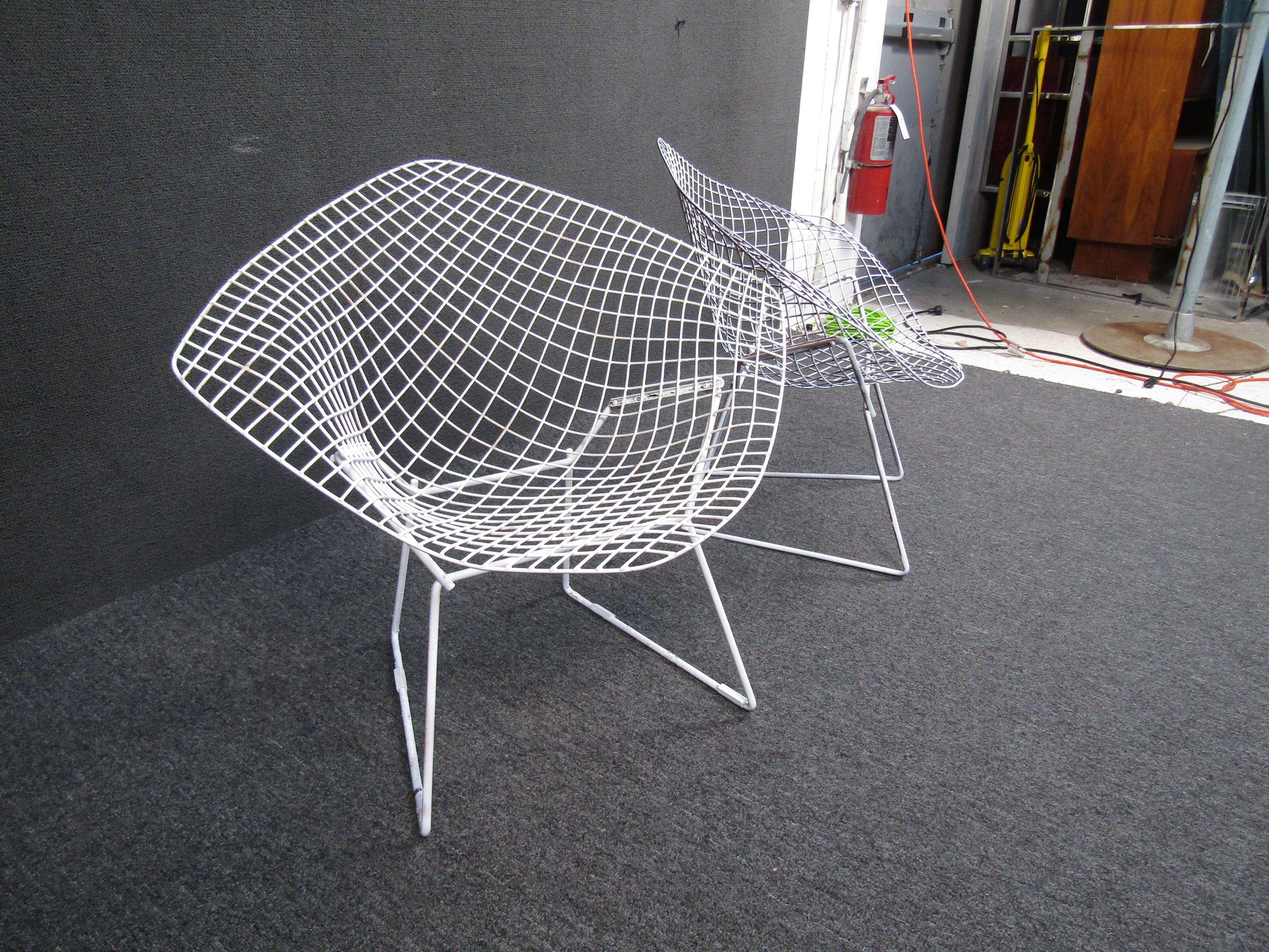Mid-Century Modern Paire de chaises de patio en métal dans le style de Bertoia en vente