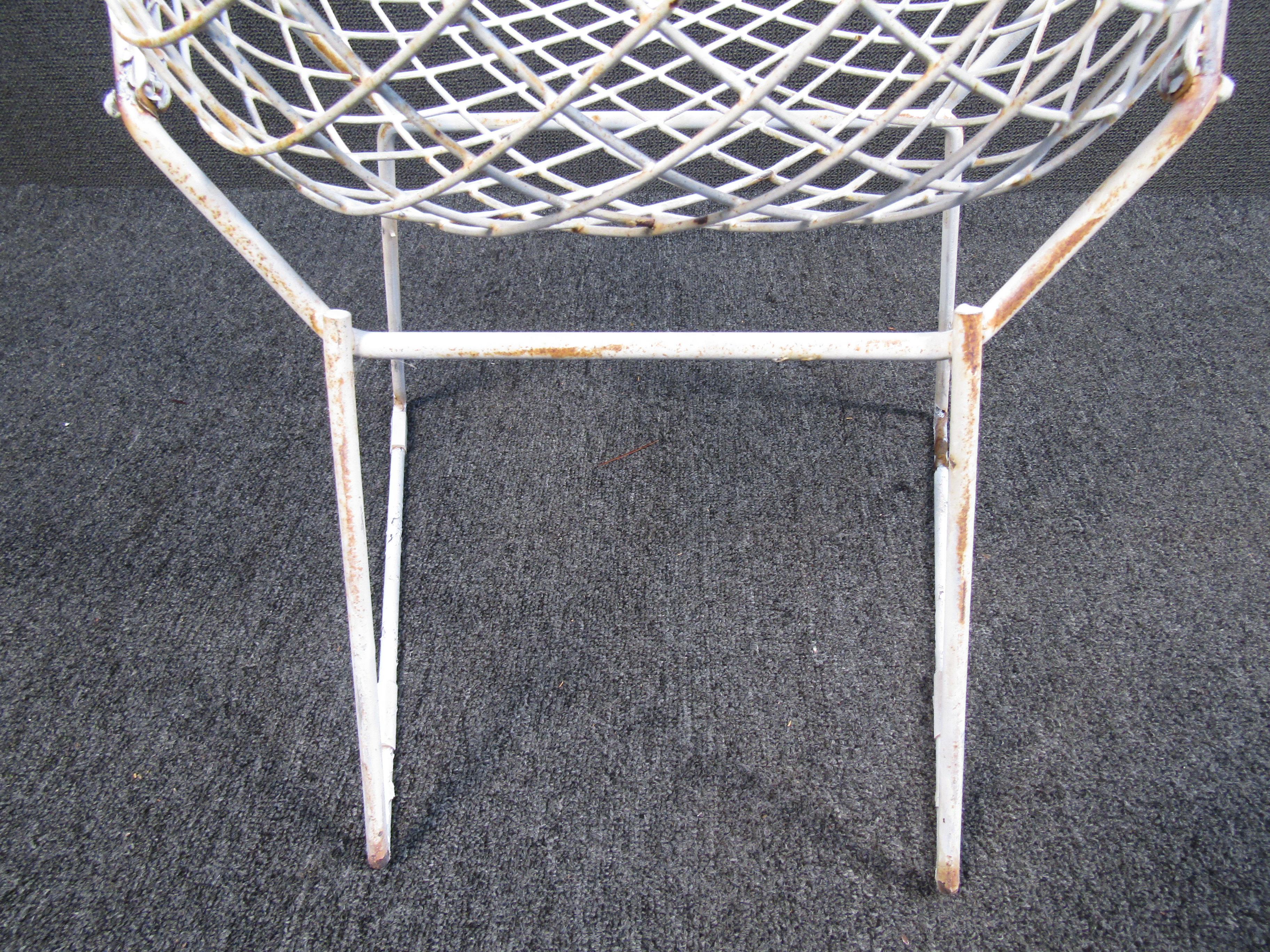 Pair of Metal Patio Chairs in the Style of Bertoia For Sale 2