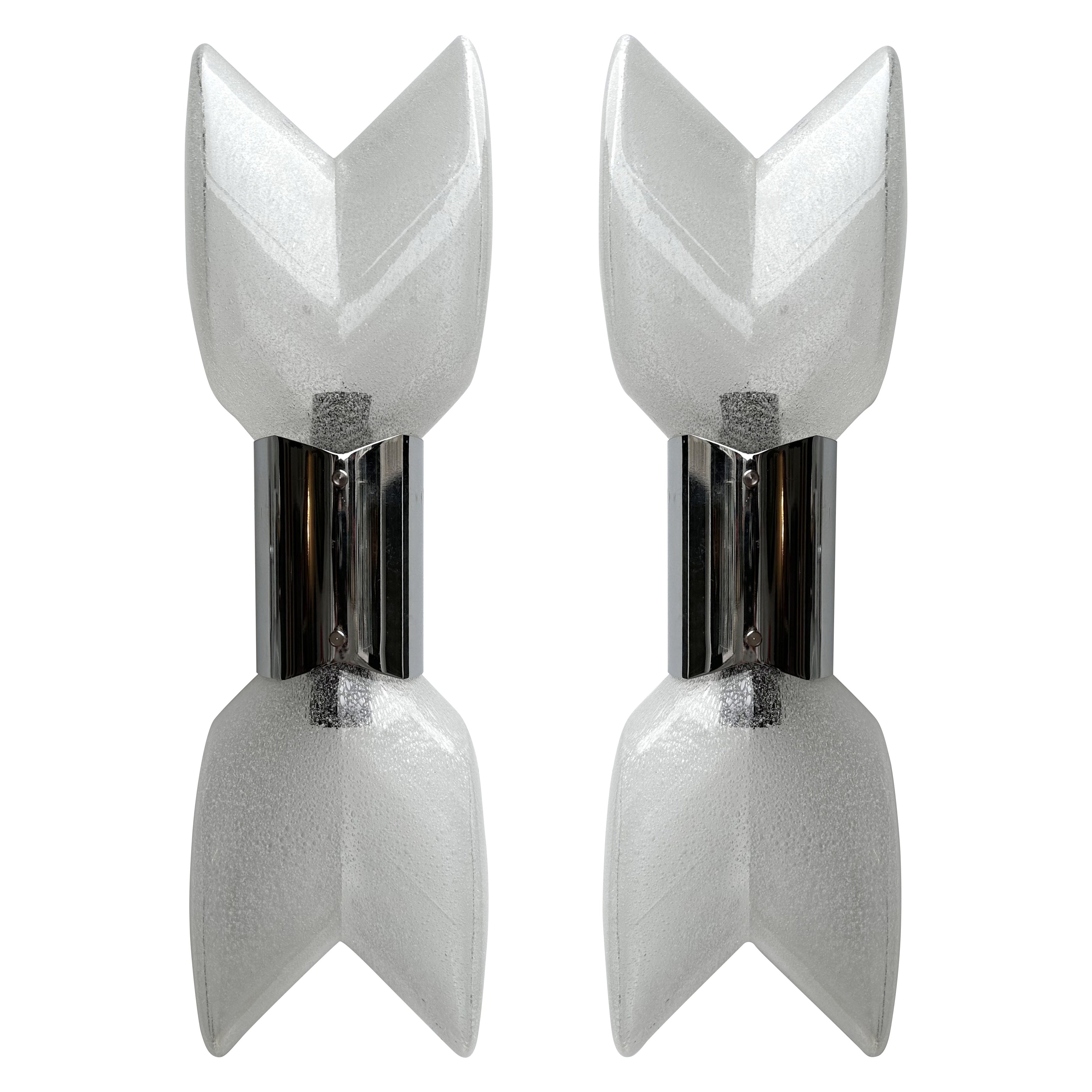 Pareja de apliques metálicos de cristal de Murano de Aldo Nason para Mazzega, Italia, 1970 en venta